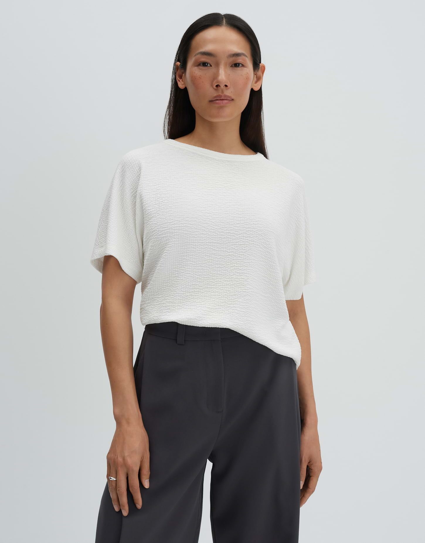 someday Kurzarmshirt Kialu Lockere Passform, leichte Crash-Optik für Alltag und Büro