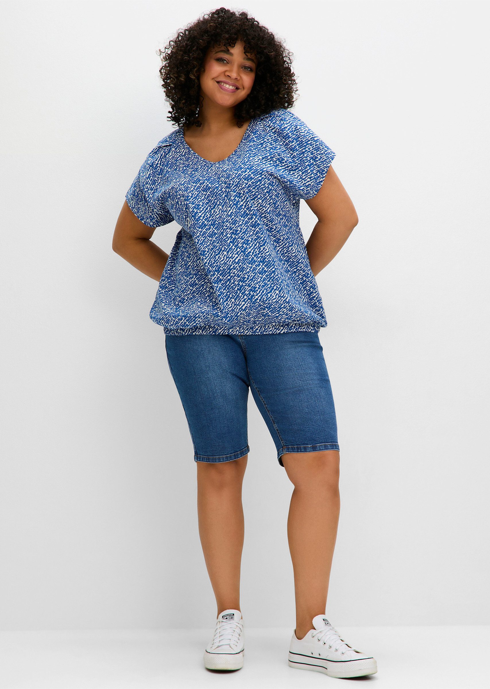 Sheego T-Shirt V-Shirt . mit Ärmel-Schlitz und Alloverdruck günstig online kaufen