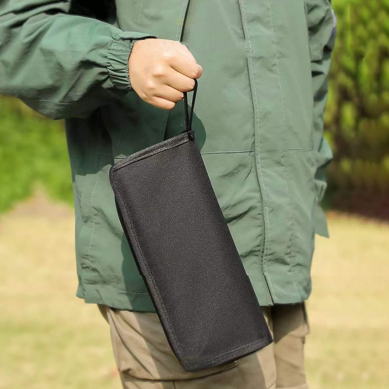 Jumpeak Klappstuhl Kreative Handtasche Klappbarer Hocker, Outdoor Tragbarer Hocker,Hocker, Aus verdicktem Kohlenstoffstahl,schwarz,Khaki,26x28.5cm,29x31cm