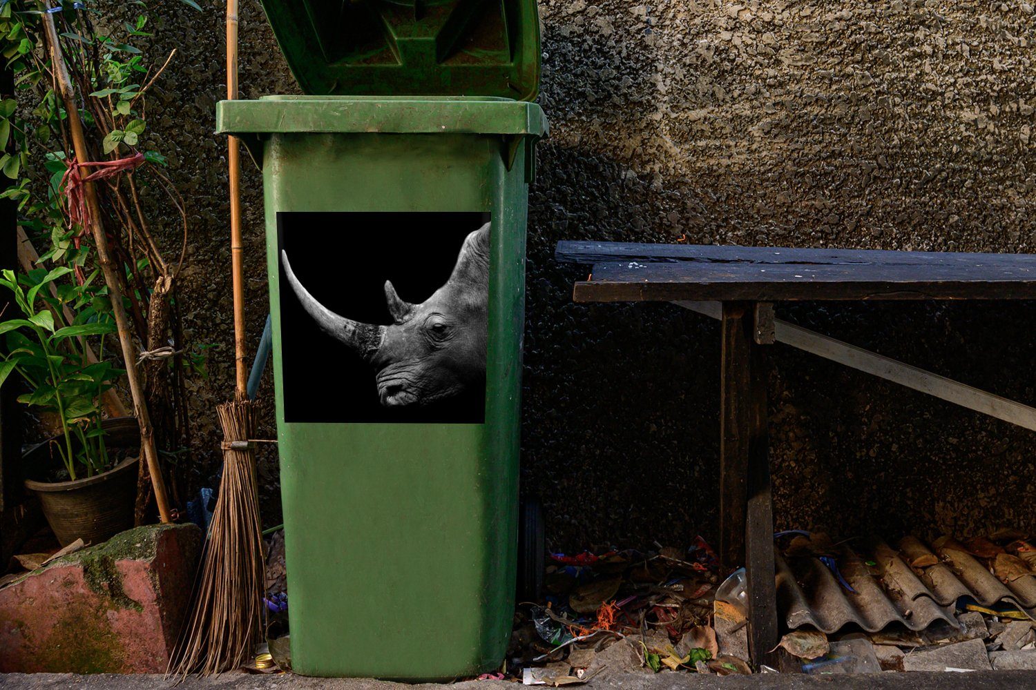 Schwarz Sticker, - Weiß Porträt Nashorn Container, - Tiere Wandsticker Mülleimer-aufkleber, Abfalbehälter MuchoWow (1 St), - Mülltonne, -