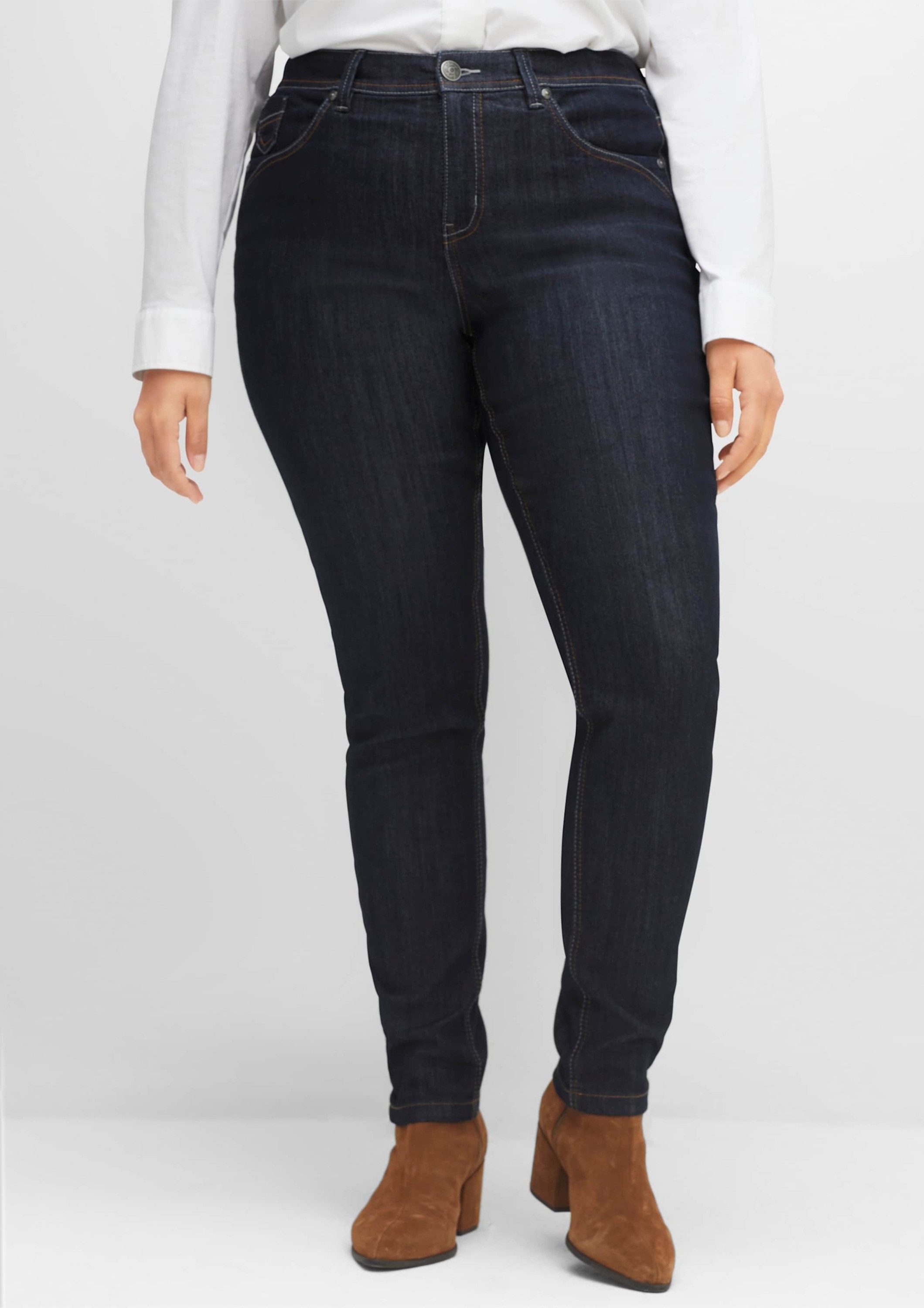 Sheego Bequeme Jeans Stretch-Jeans »Die Schmale« mit zweifarbigen Kontrastnähten – Bild 4 von 5