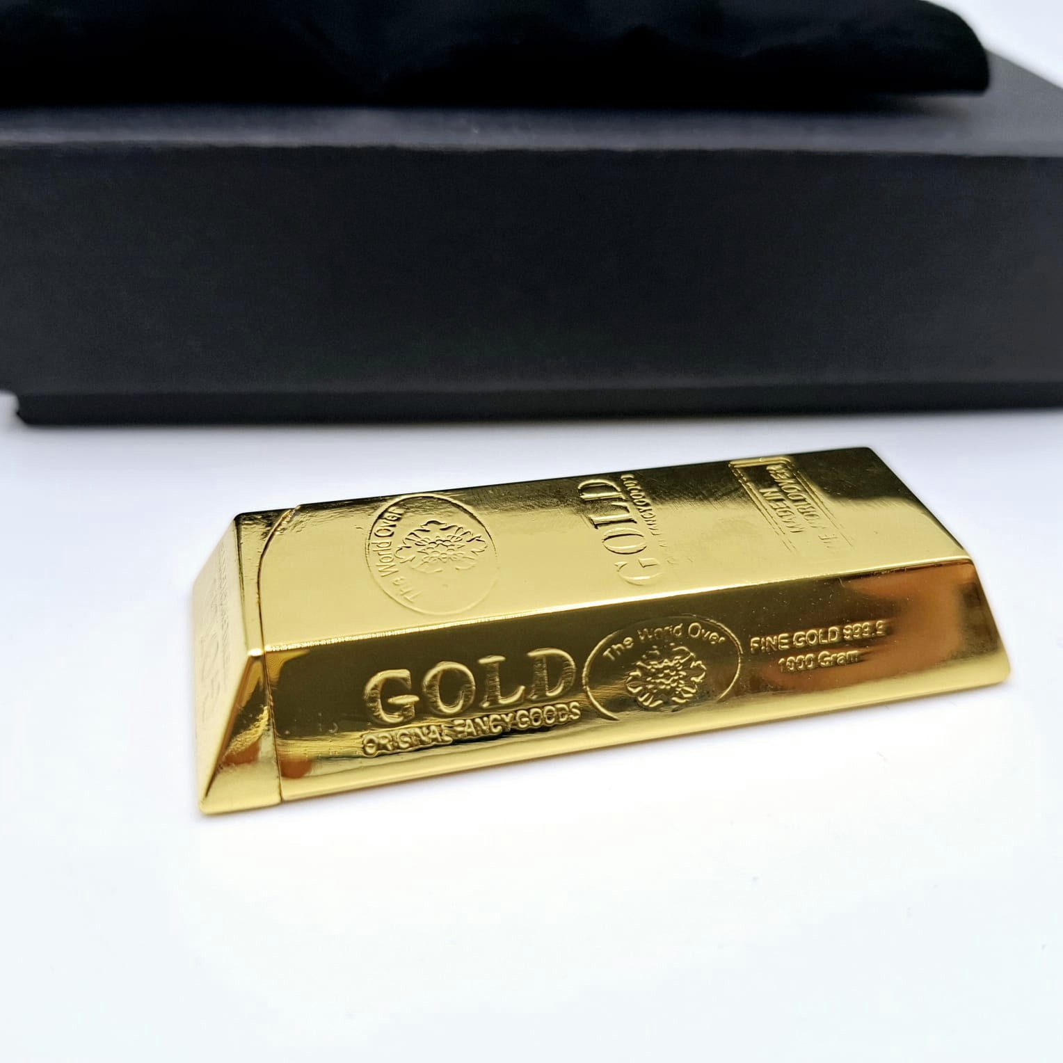 meytrade Feuerzeug Goldbarren Mehrwegfeuerzeug in einer Geschenkbox verpackt, nachfüllbares Feuerzeug in Goldbarren Optik