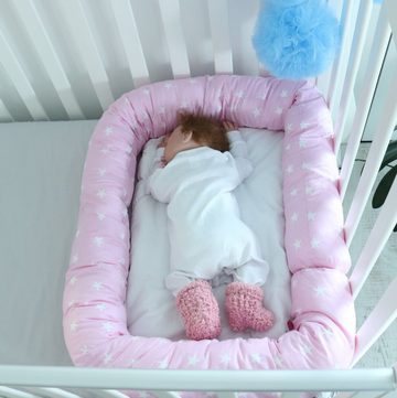 Bettrolle Babybett Nestchen Schlange, Wickeltischumrandung "Stars rosa", Babymajawelt, Lagerungshilfe im Schlaf, Sitzen, Liegen oder Entspannen. Made in EU