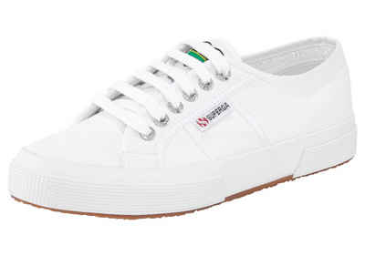 Superga Cotu Heart Outsole Patch Sneaker mit klassischem Canvas-Obermaterial