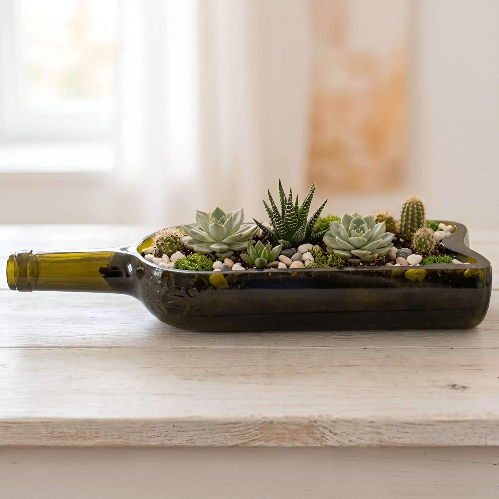 Upglassic Sukkulente Planter aus echter Weinflasche – Upcycling Pflanzgefäß für Sukkulenten Blumentopf für Sukkulenten (Maße: ca. 30 x 7 x 6 cm), 1 St., Upcycling-Glas aus alten Weinflaschen