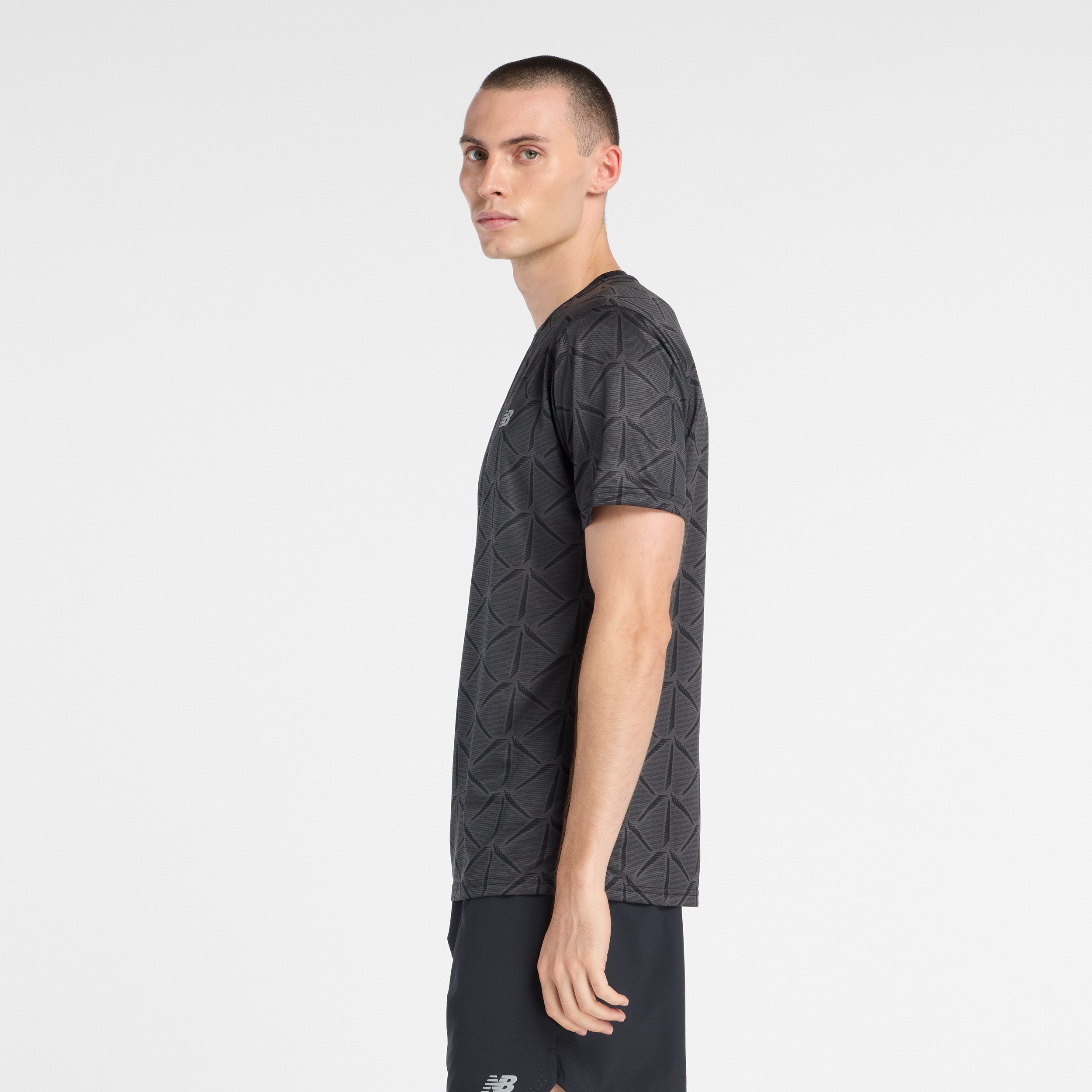 New Balance Laufshirt SPORT ESSENTIAL PRINTED T-SHIRT für Lauftraining und vielseitige Aktivitäten, aus Polyester