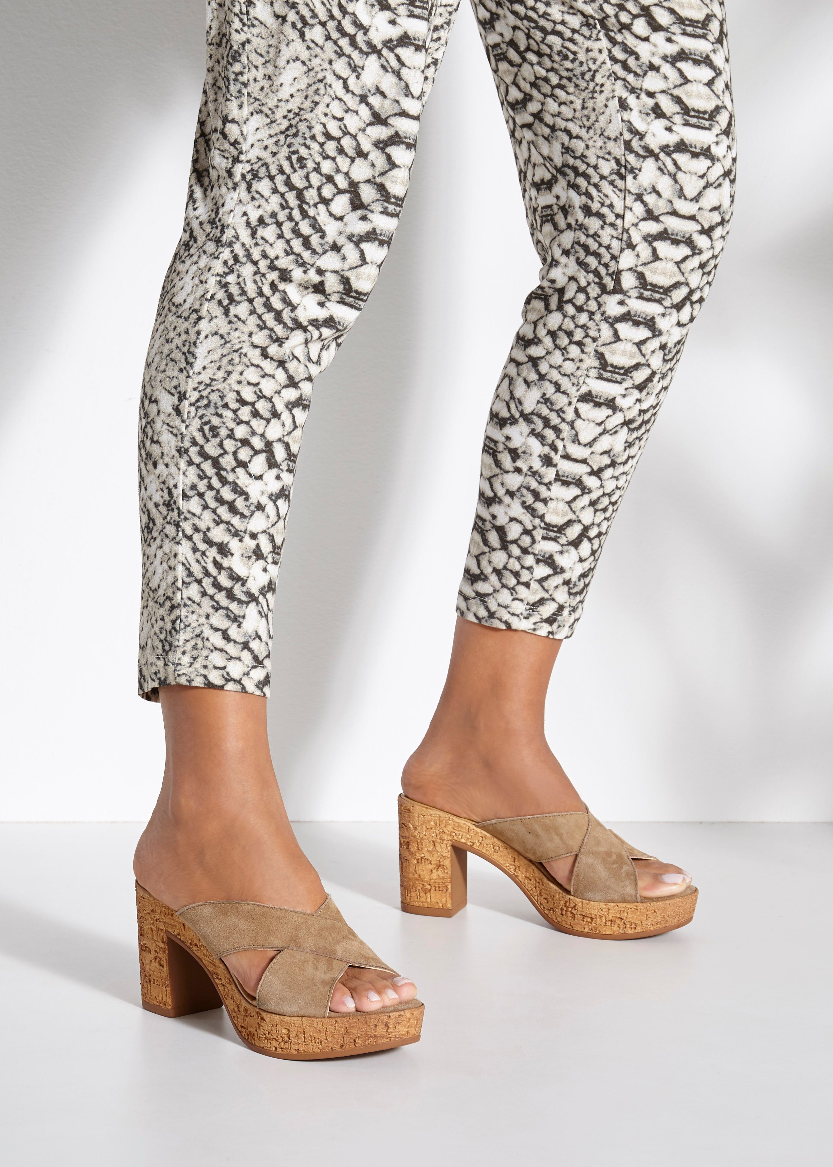 LASCANA Sommerschuh, offener Schuh, Sandalette, Mule, Pantolette aus Leder mit Blockabsatz