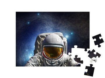 puzzleYOU Puzzle Astronaut beim Weltraumspaziergang, 48 Puzzleteile, puzzleYOU-Kollektionen