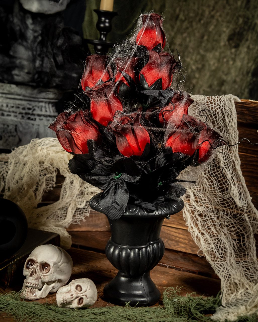 Horror-Shop Dekoobjekt Gothic Blumenvase mit verblühten Rosen & Spinnenne – Bild 2 von 4