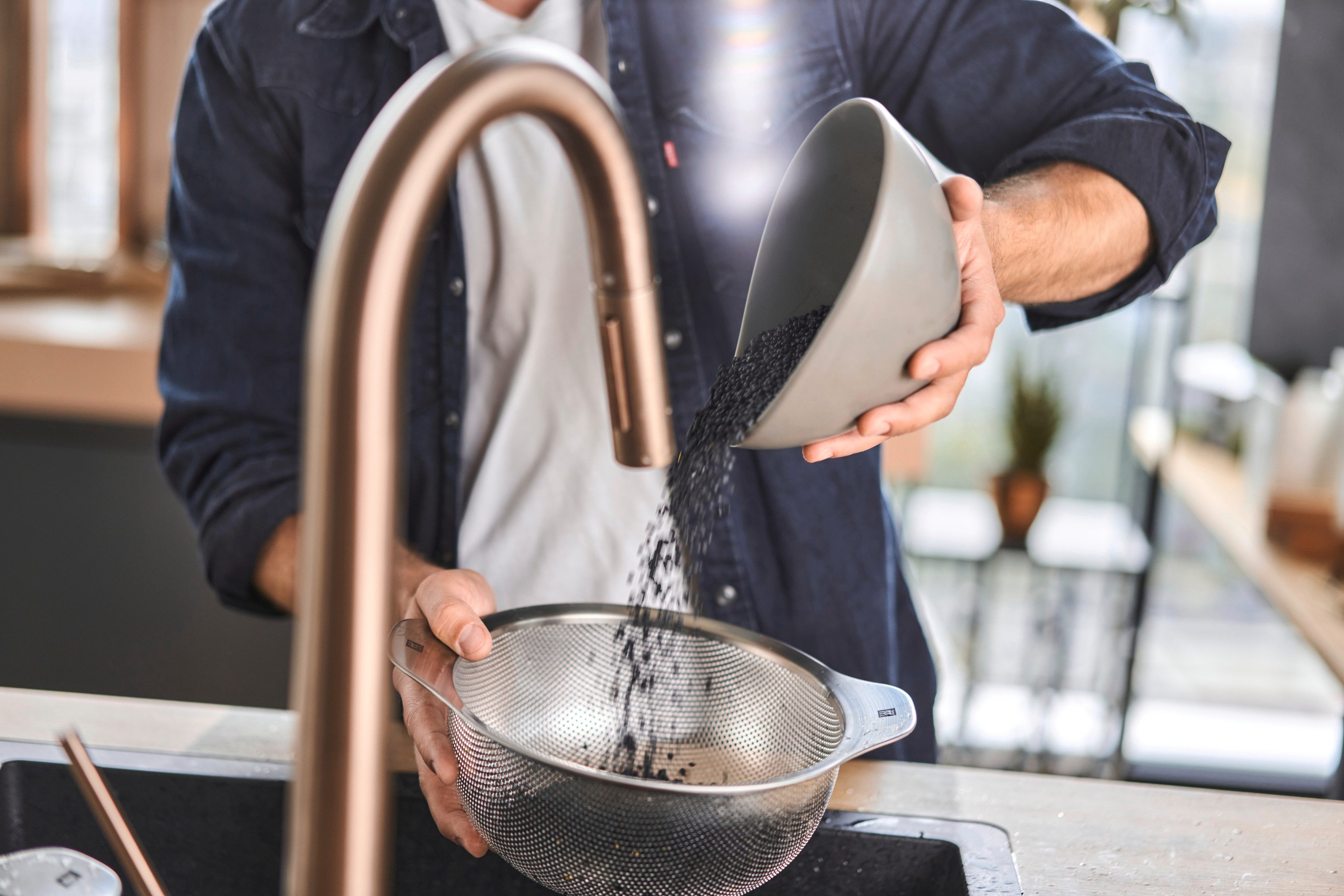 Zwilling Küchensieb Table, Edelstahl 18/10, (1-St), 3-in-1-Funktion als Sieb, Seiher und Schale, Loch-Edelstahl, 24 cm