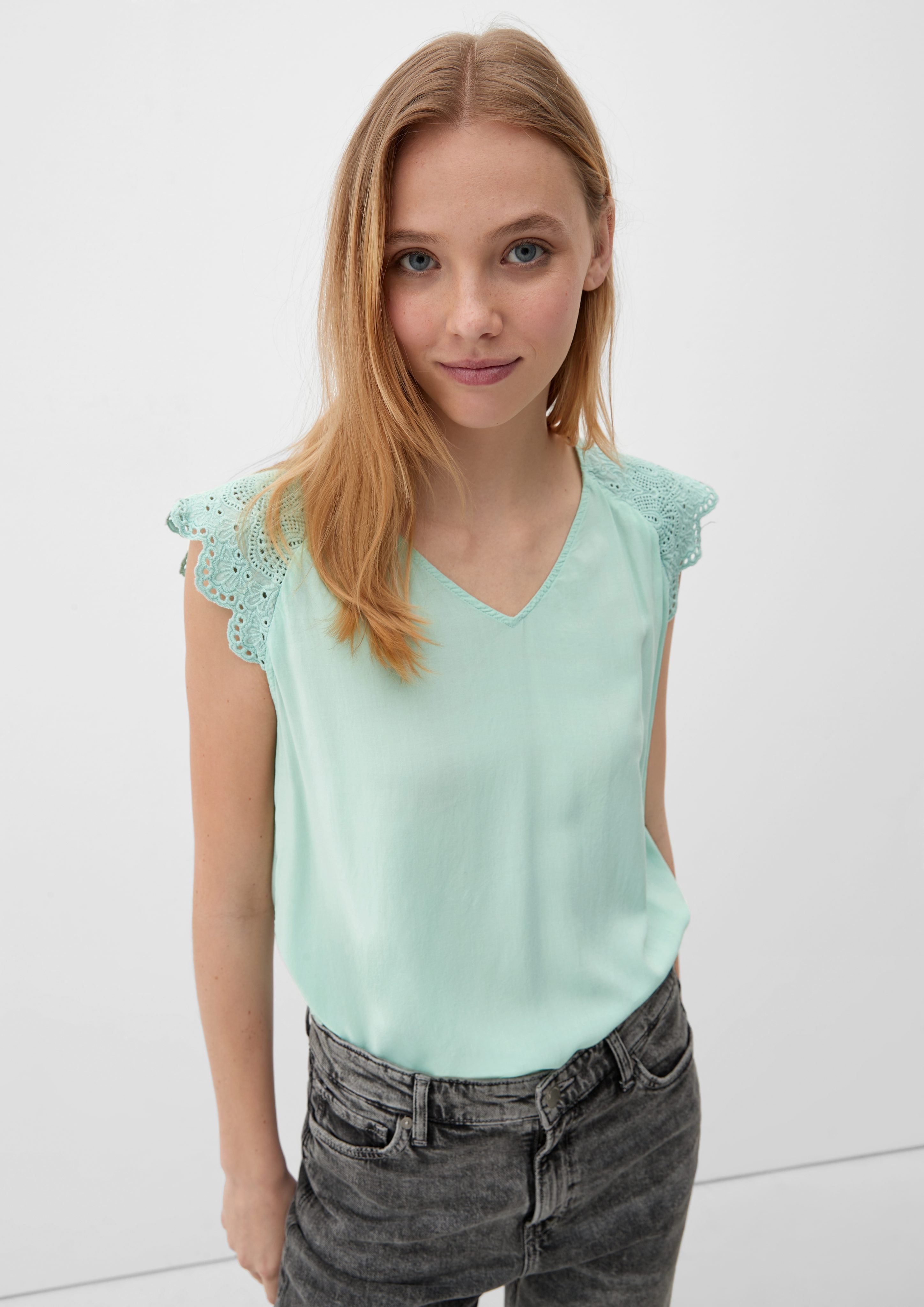 QS Blusentop Bluse mit Broderie pastelltürkis Anglaise