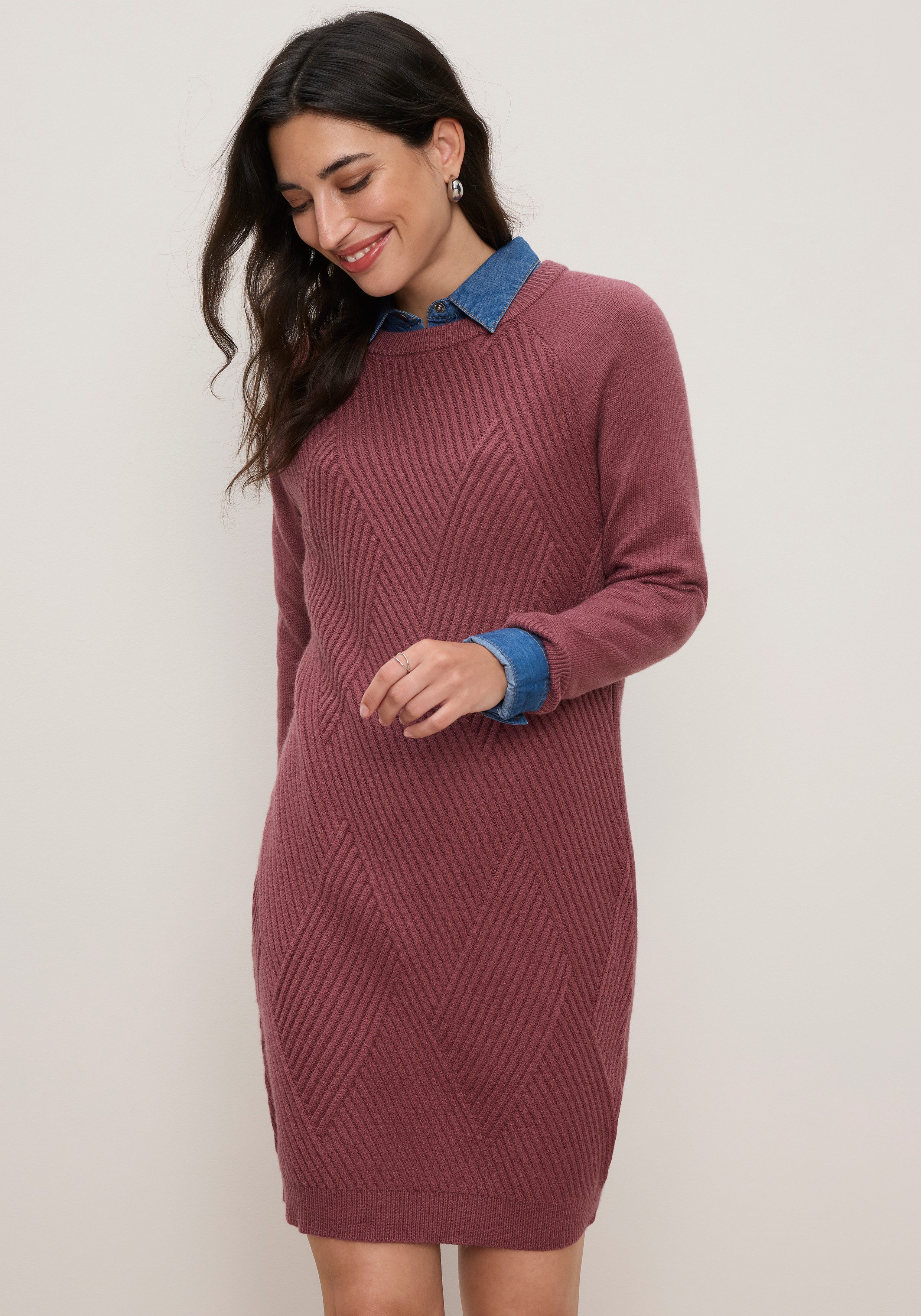 Tamaris Strickkleid mit grafischem Strickmuster in Mini-Länge aus weicher Viskosemischung