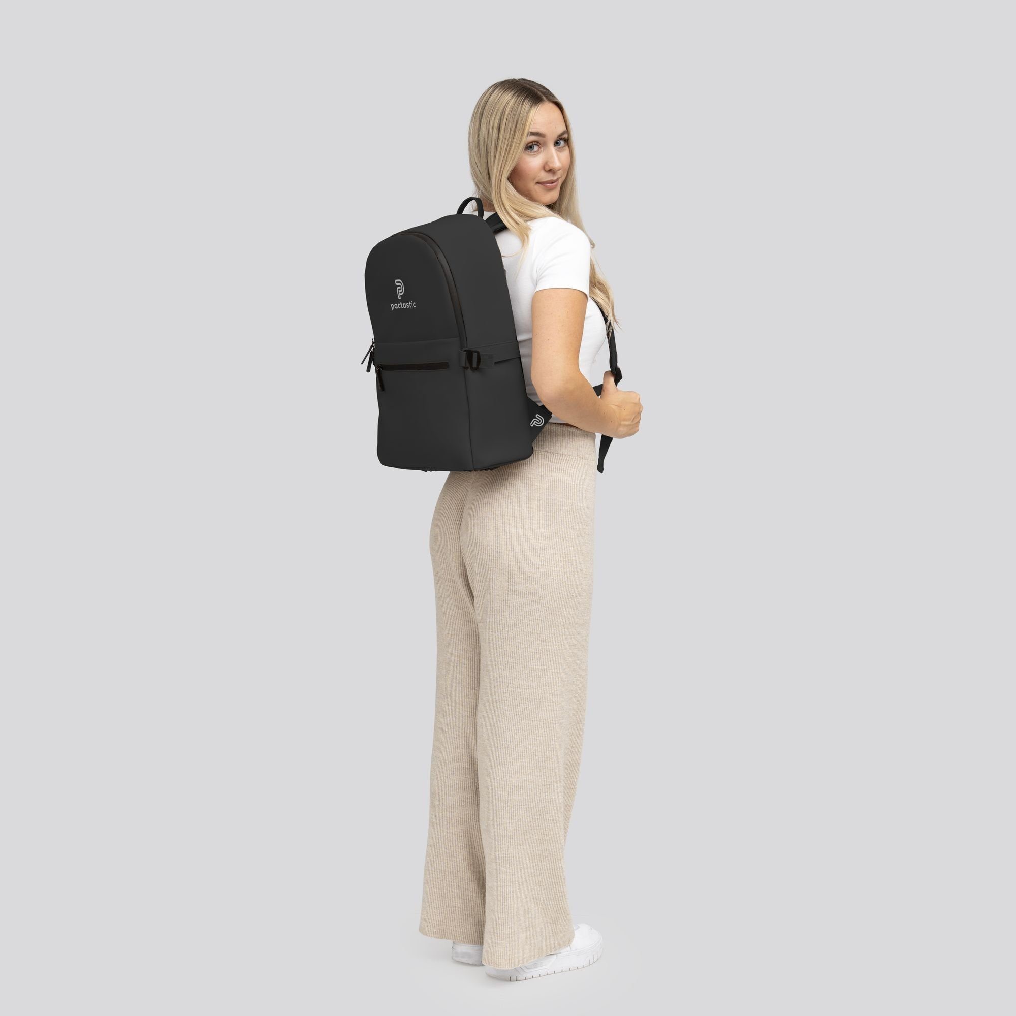 Pactastic Daypack Veganes Tech-Material black Urban Collection