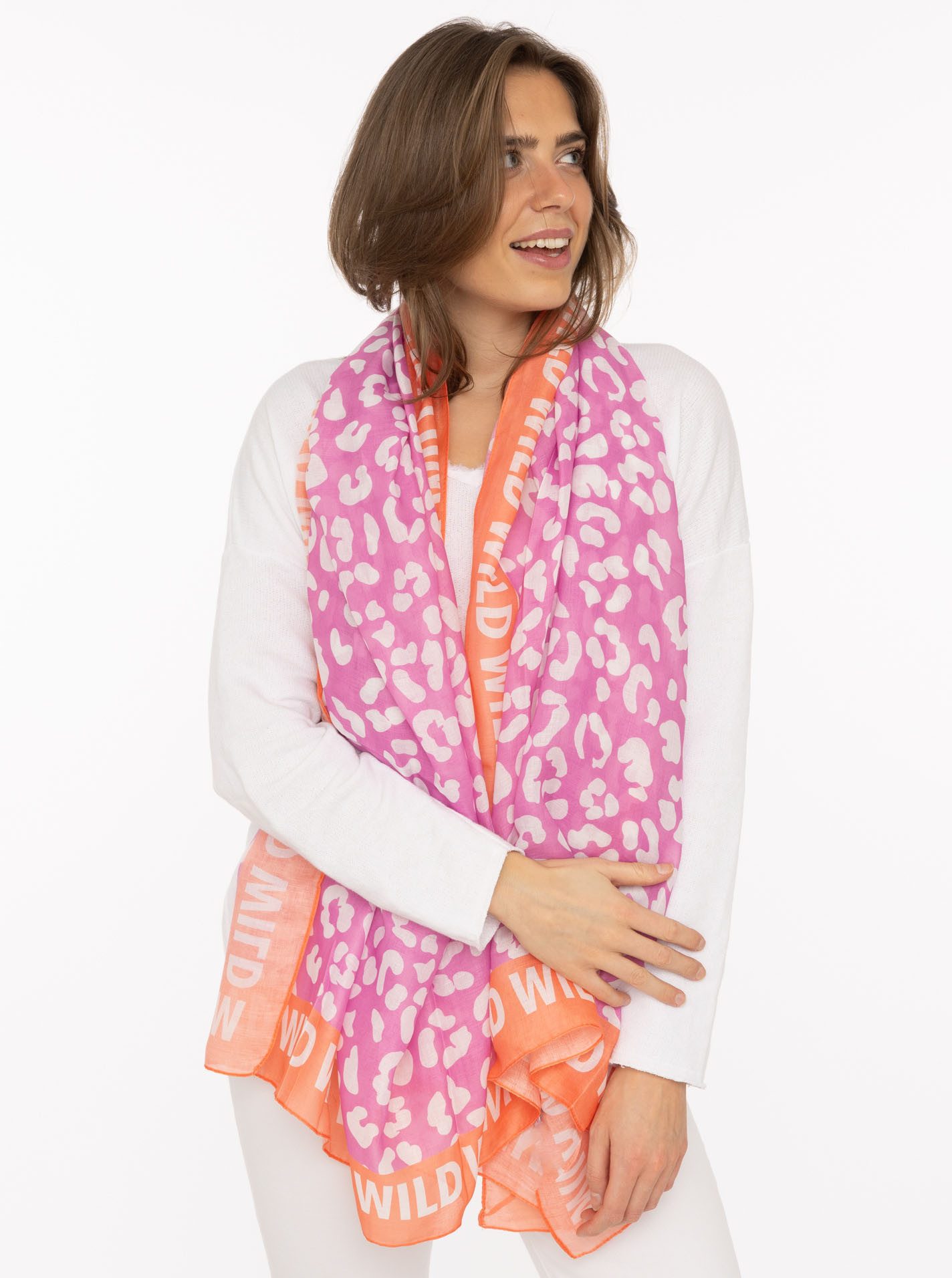 Zwillingsherz Schal "Leo Dreams", Leomuster und Schriftzug, transparenter Look