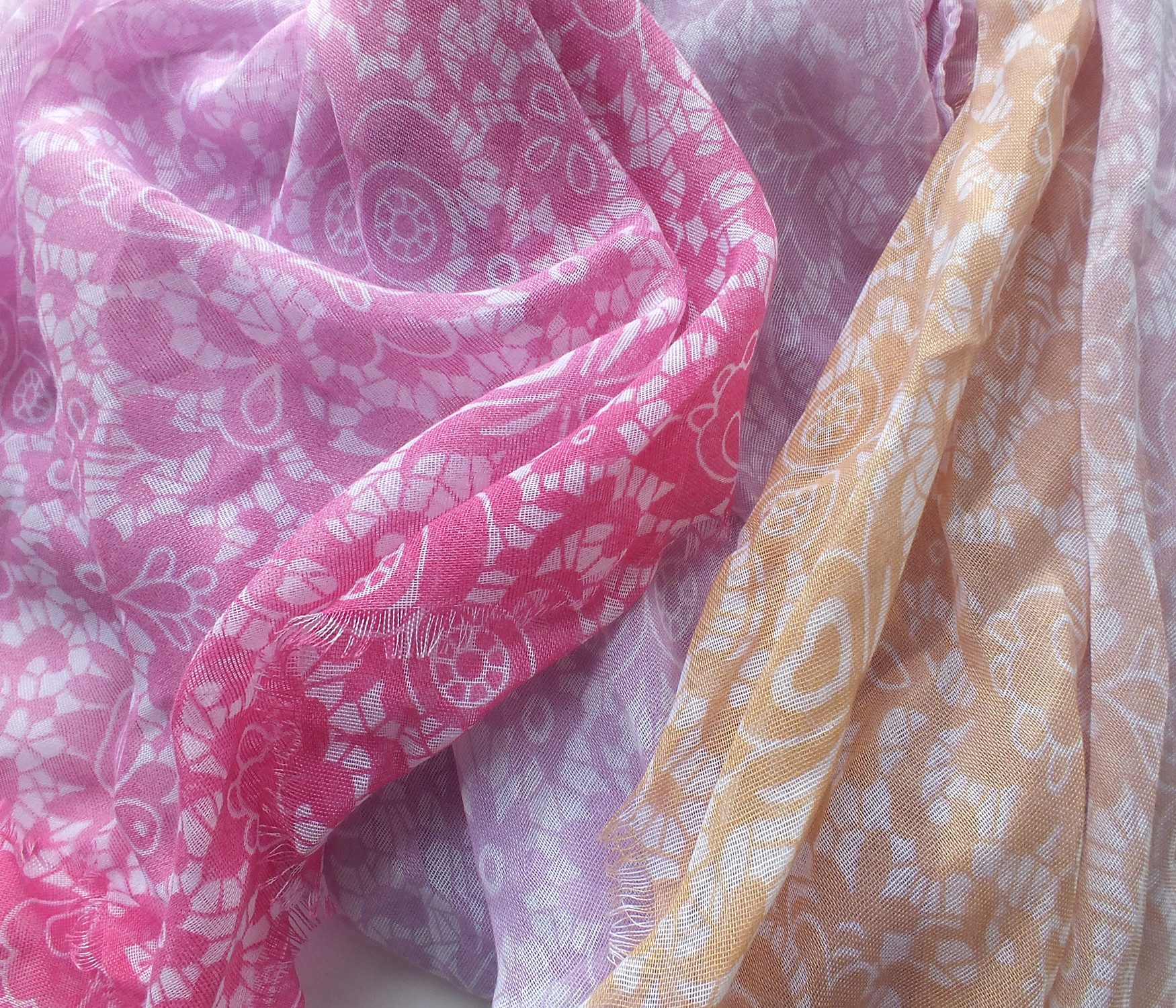 chic4home Schal Dreamy Flair, (1-St. 1-teilig), sommerlicher Damen Schal Farbverlauf floraler Druck