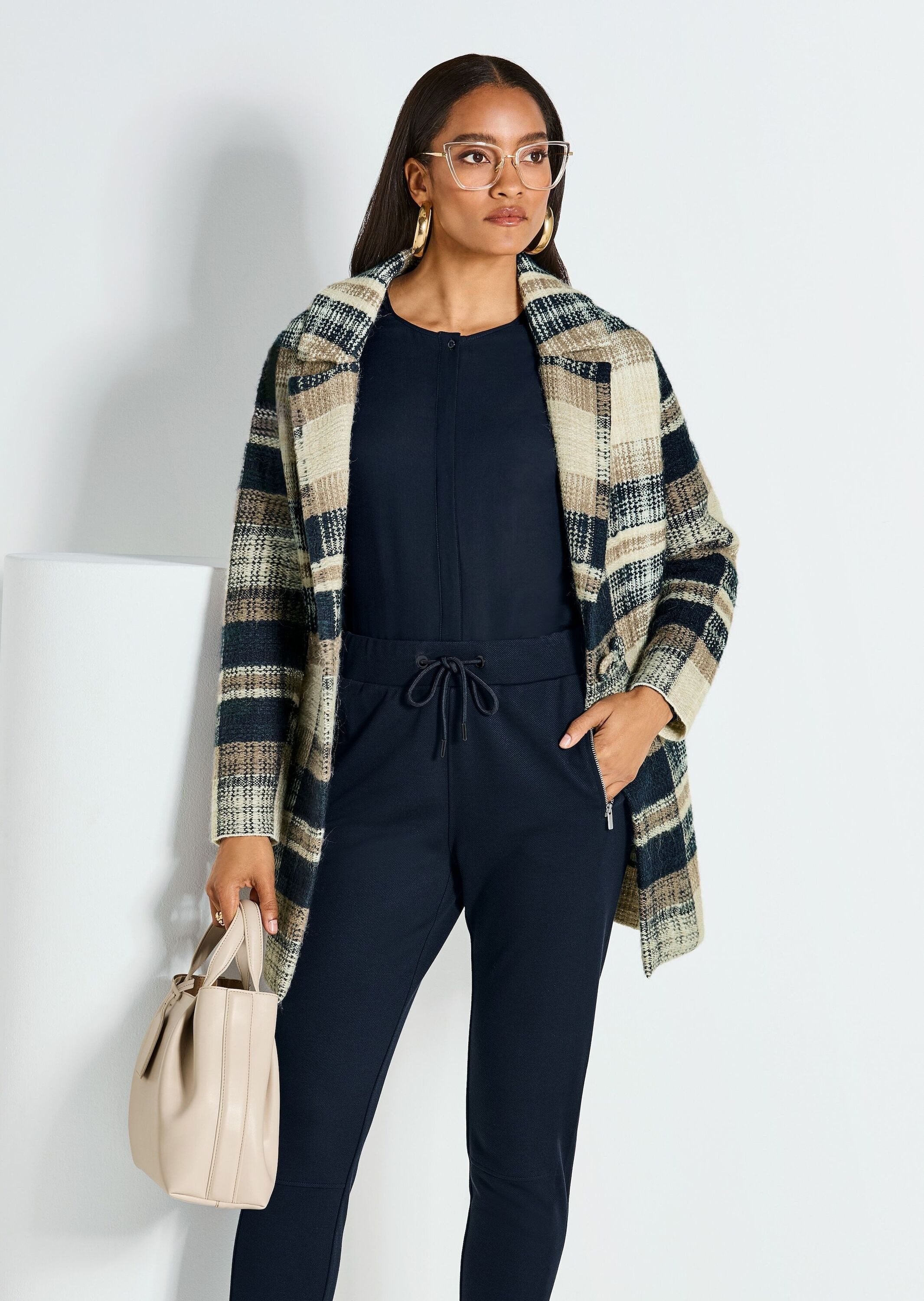 MADELEINE Strickjacke Dünner Mantel aus italienischem Garn Karo-Mantel mit Reverskragen, zweireihig