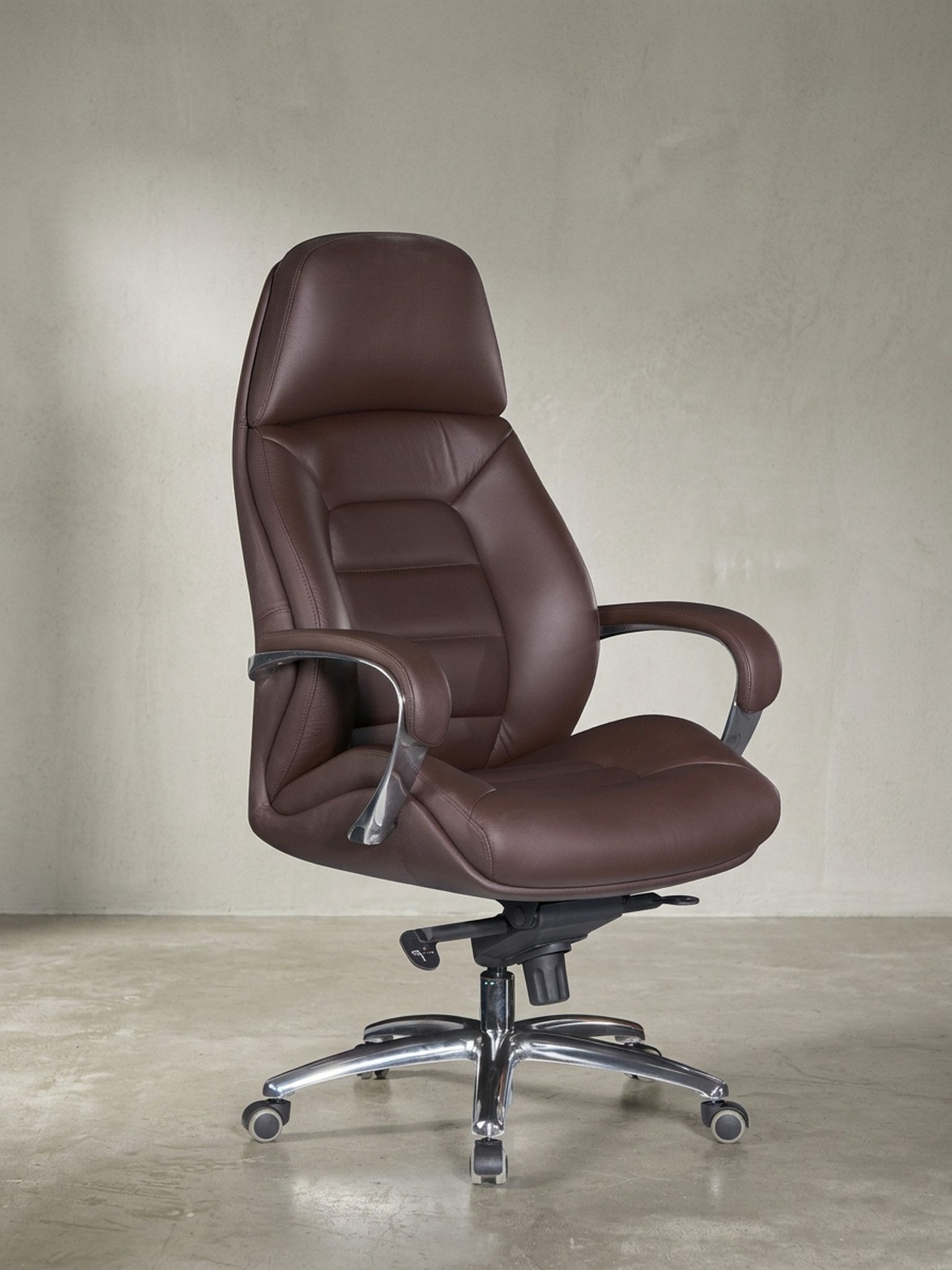 KADIMA DESIGN Chefsessel MIRON - Ergonomischer Ledersessel mit Wippmechanik & Rollen (Armlehnen, Wippmechanik, Anti-Shock-Funktion, Multiblock-Mechanik, Lendenwirbelstütze)