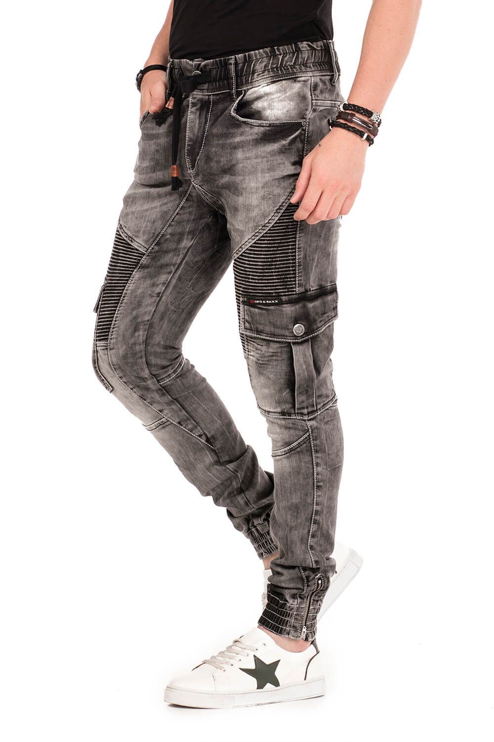 Cipo & Baxx Bequeme Jeans am mit Bündchen schwarz Saum elastischen