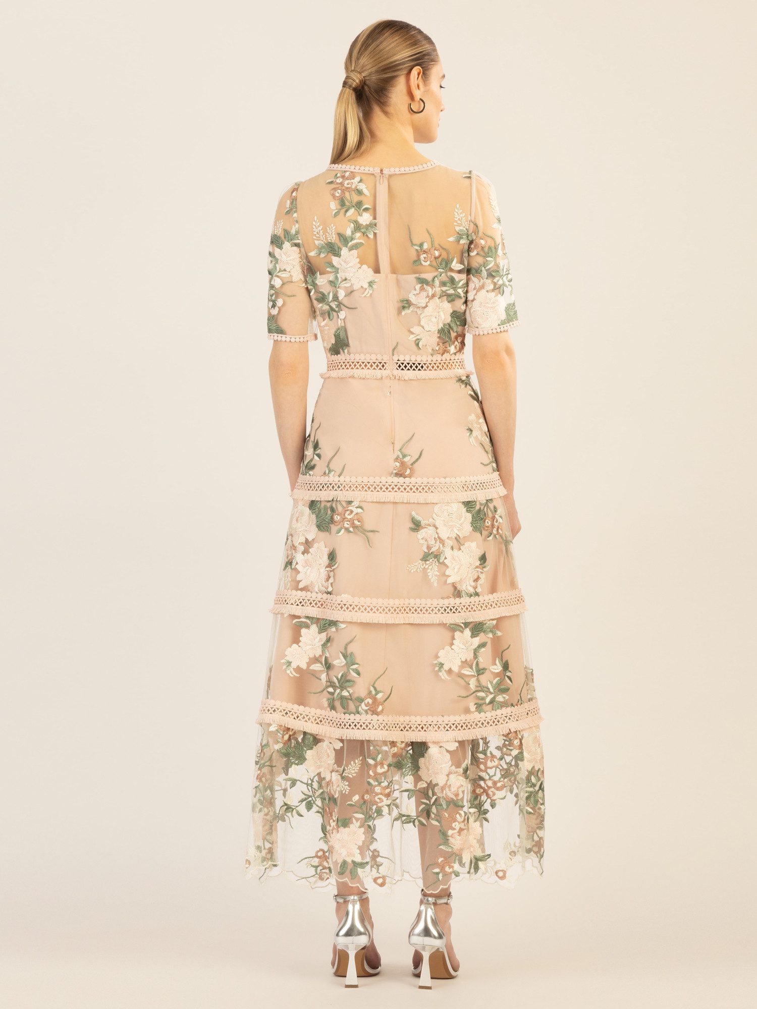 Apart Maxikleid allover bestickt mit plastischem Blumenmuster