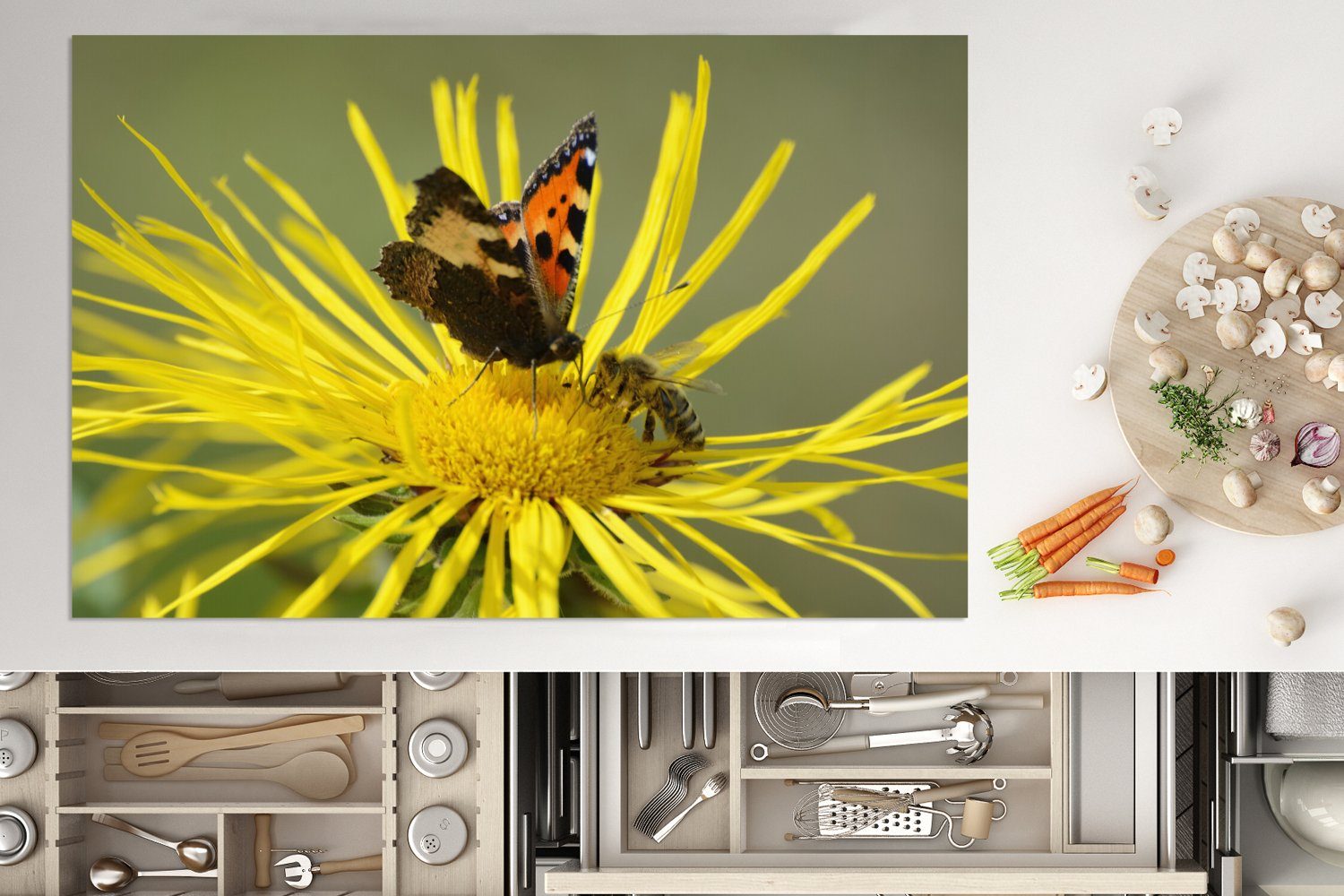 MuchoWow Herdblende-/Abdeckplatte Schmetterling 81x52 tlg), auf (1 küche, Induktionskochfeld einer cm, Ceranfeldabdeckung Alantblüte, Vinyl, Schutz die für