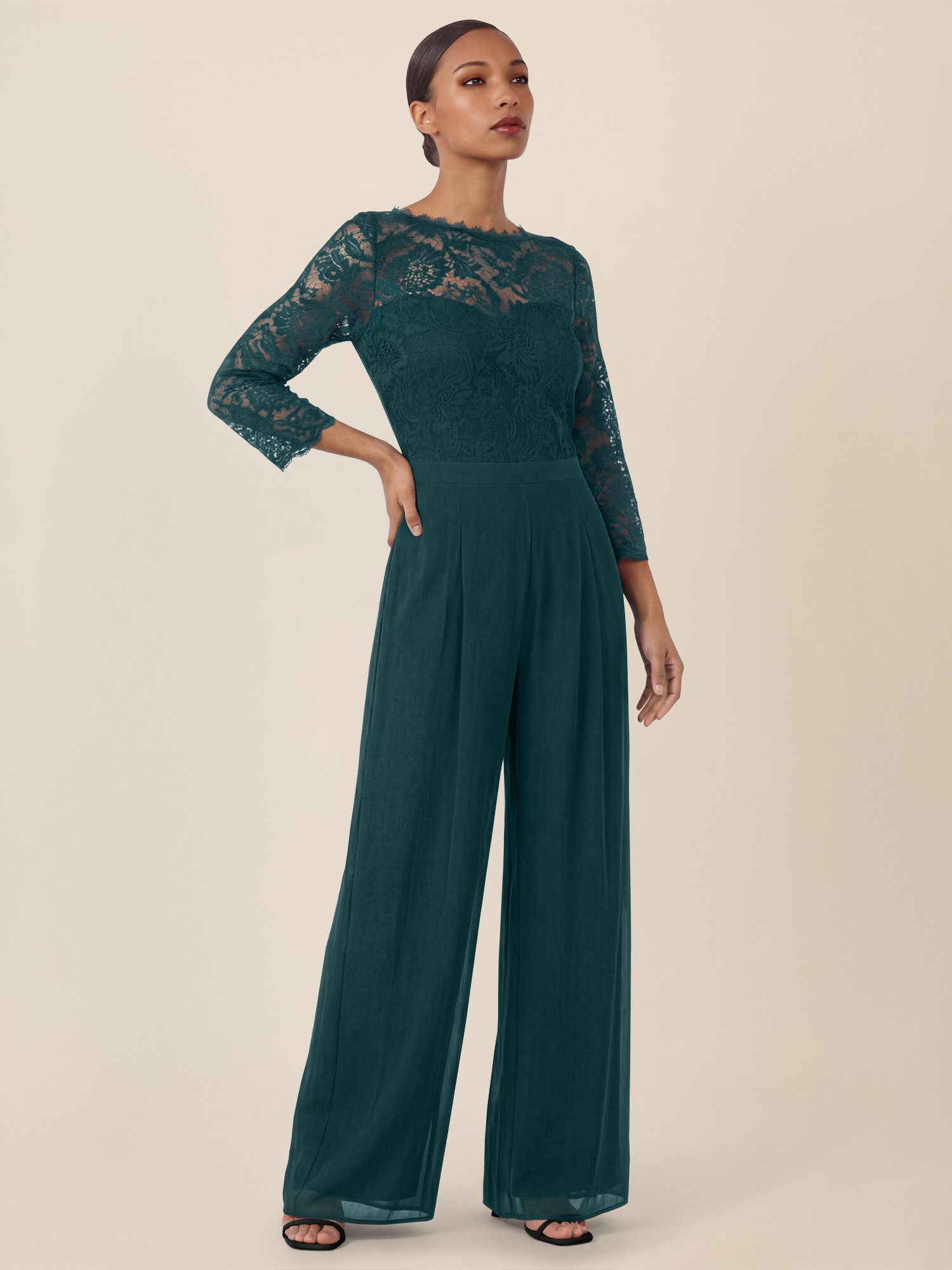 Apart Jumpsuit aus Spitze und Chiffon mit weitem Bein