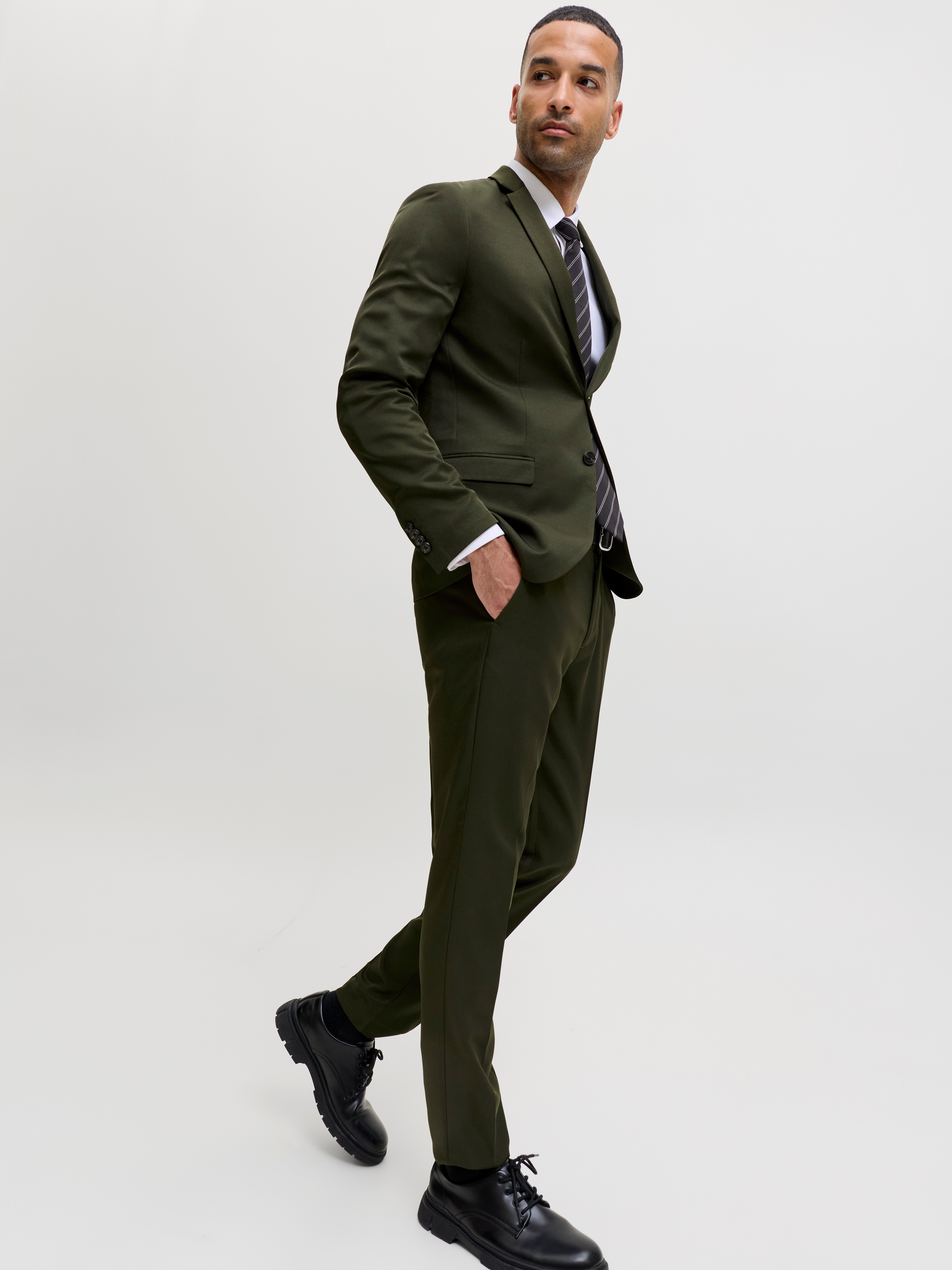Jack & Jones Anzug JPRCOSTA SUIT (Set, 2-tlg) aus Polyester, sehr schmale Passform, mit Reverskragen, Langarm-Sakko