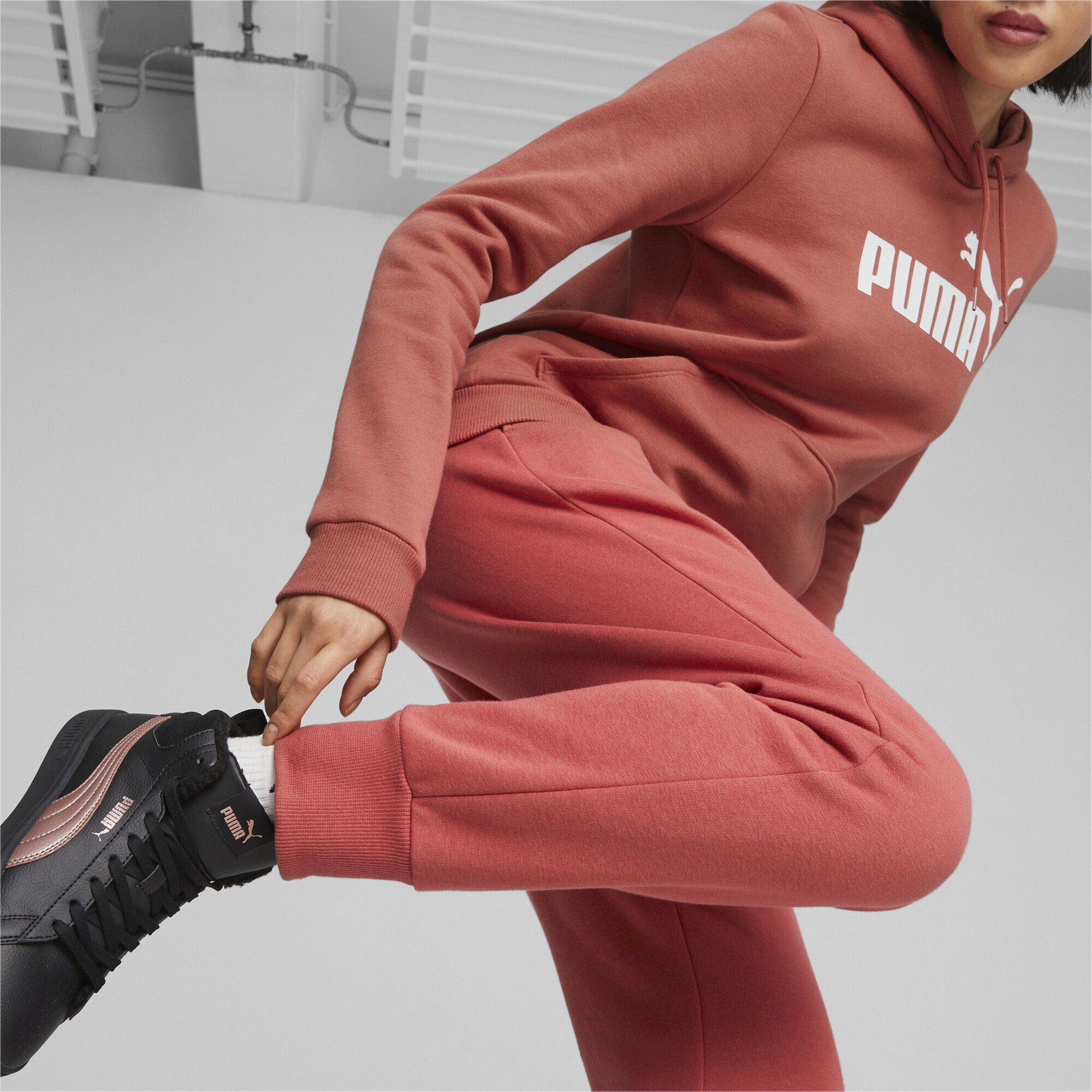 Astro Damen Essentials Jogginghose Sporthose PUMA Red