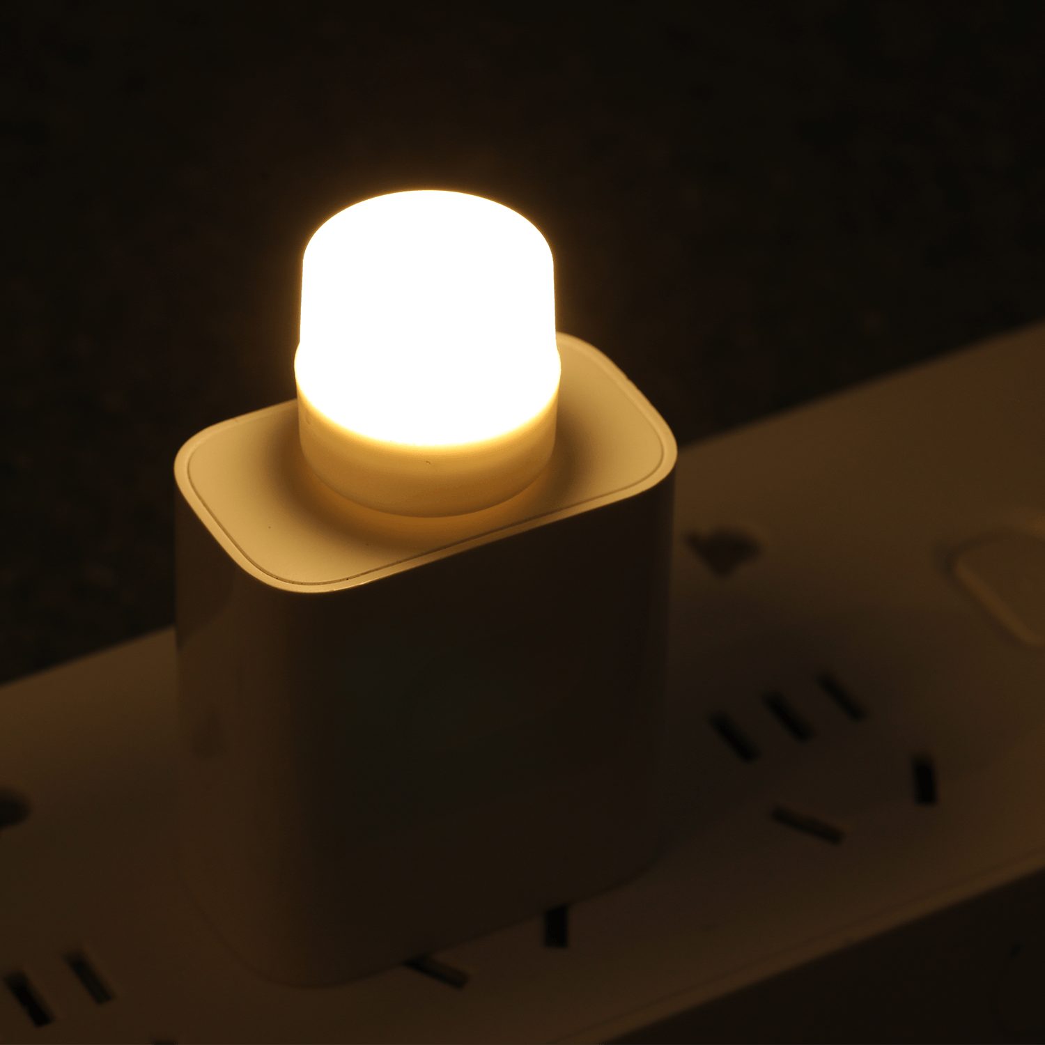 USB-Nachtlicht Mini-LED-Nachtlicht USB-Steckdosenlicht Powerbank USB-Aufladung  Buchlicht Kleines rundes Lese-Augenschutzlicht 1pcs (