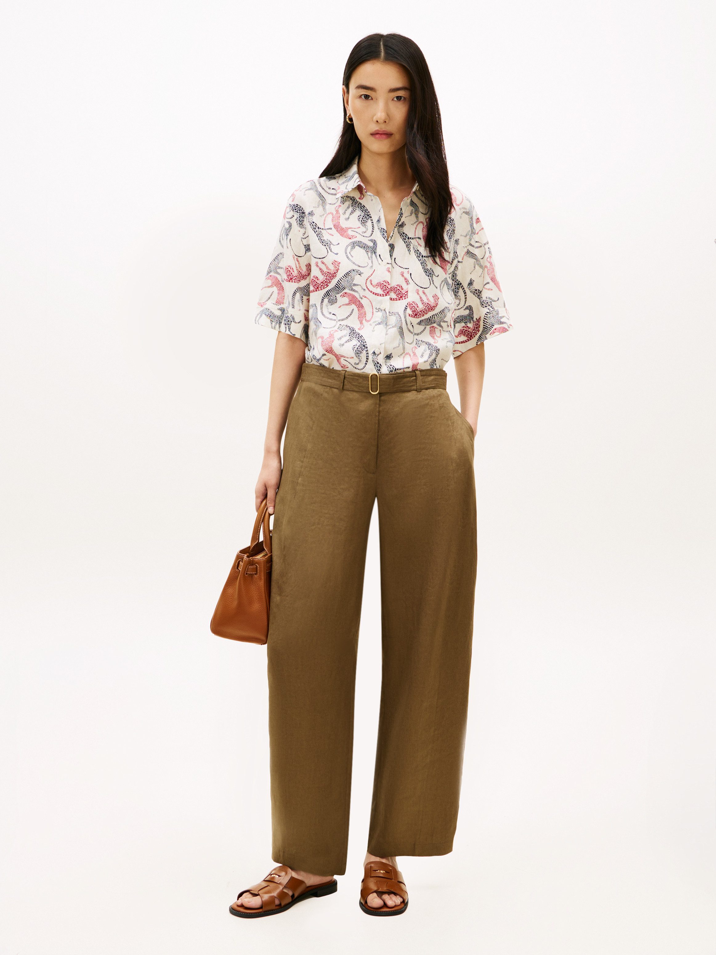 Tommy Hilfiger Kurzarmbluse ESS LINEN SHORT SLEEVE SHIRT mit aufgesetzter Brusttasche und Flag-Stickerei, reines Leinen