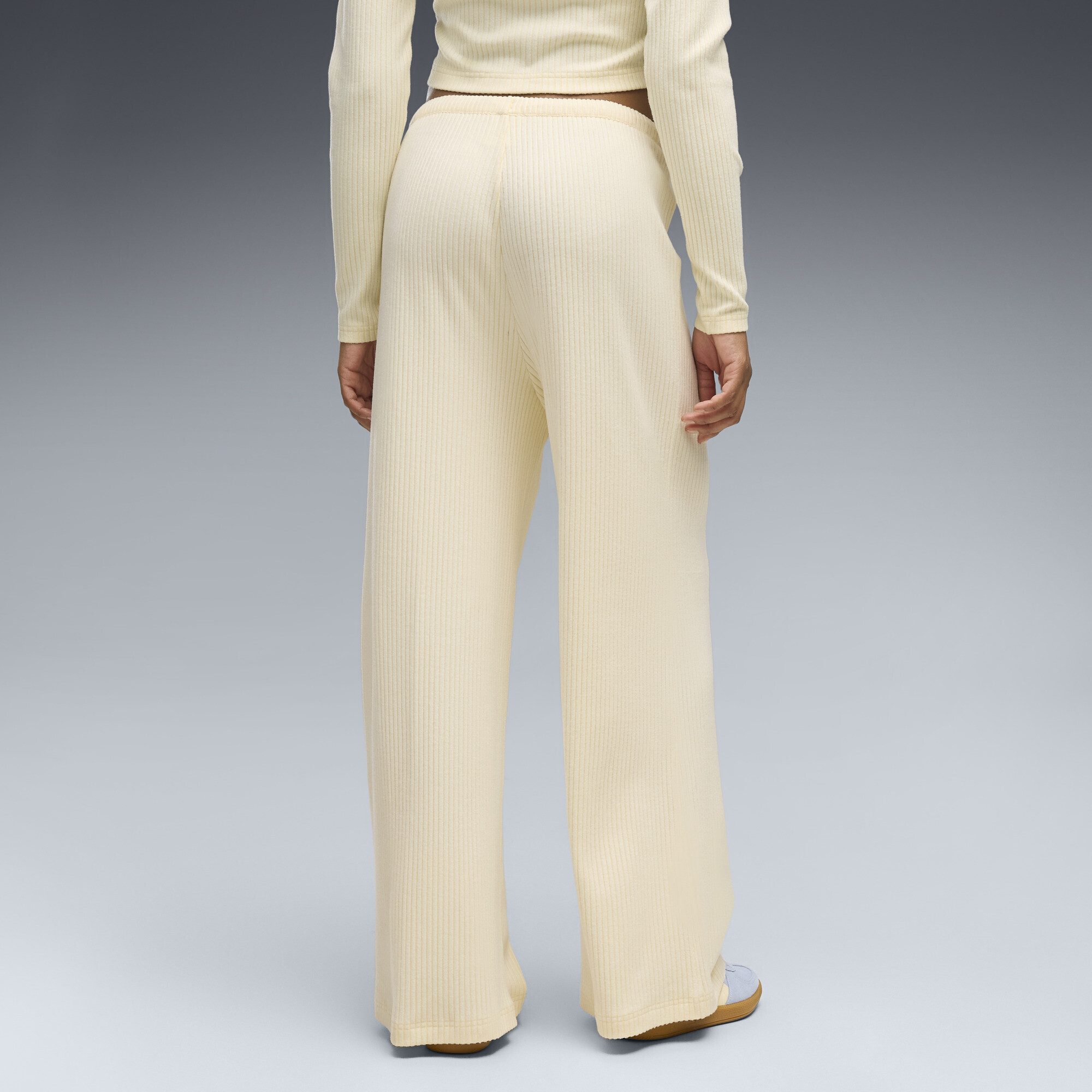 PUMA Sporthose Essentials Relaxed Hose mit weitem Bein Damen
