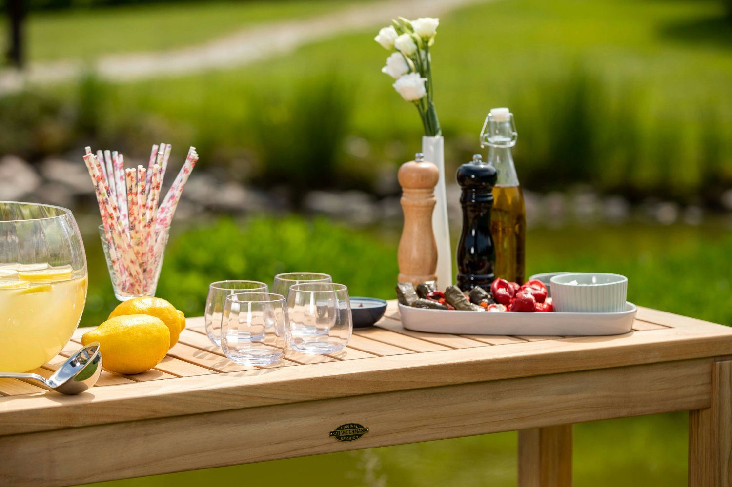 Kai Wiechmann Beistelltisch Edler Teak Konsolentisch 120 x 45 cm als wetterfeste Gartenanrichte, unbehandelte Teak Konsole mit zwei Ebenen