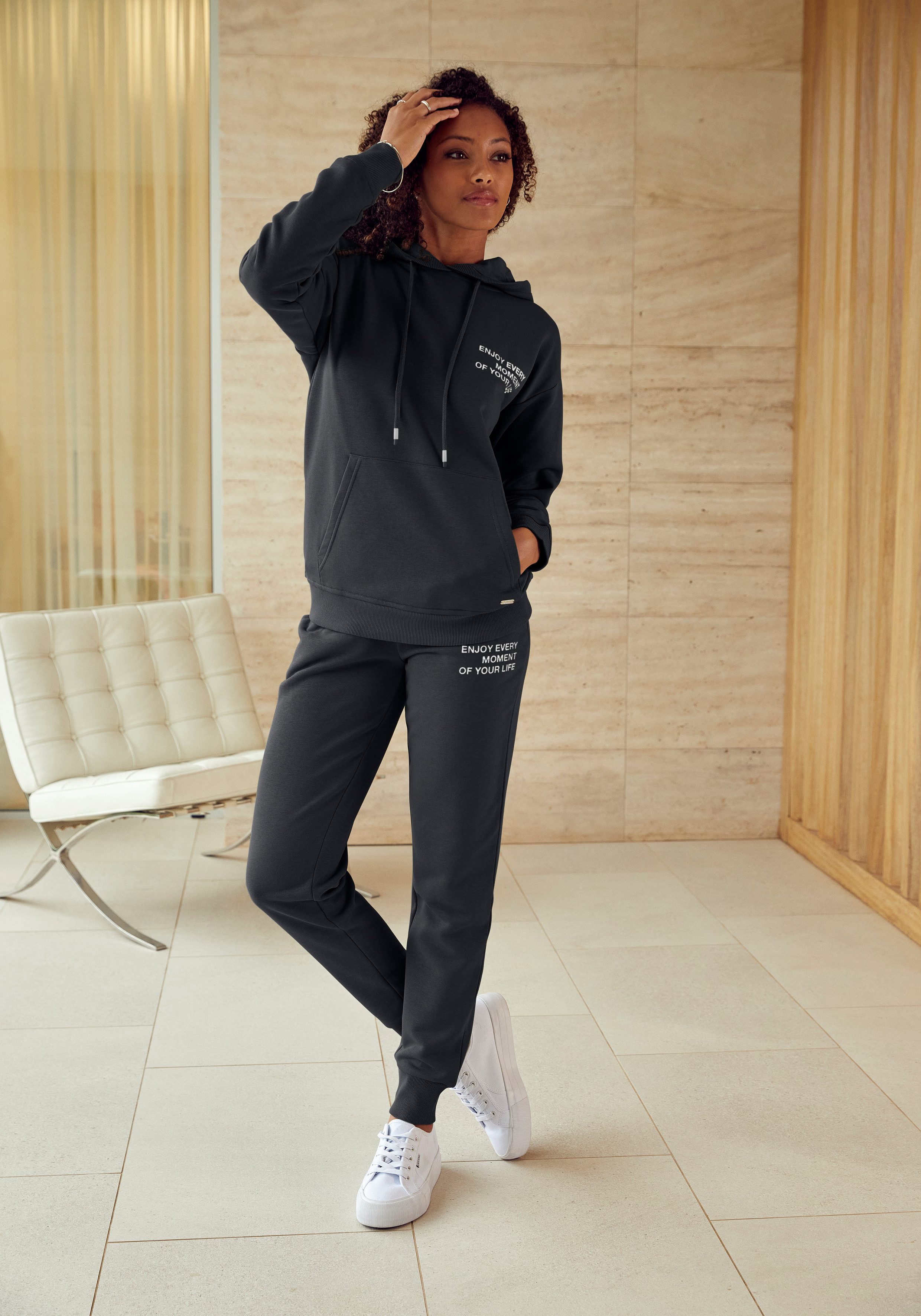 Buffalo Hoodie - Kapuzensweatshirt mit Statement Druck, Home- und Loungewear – Bild 3 von 5