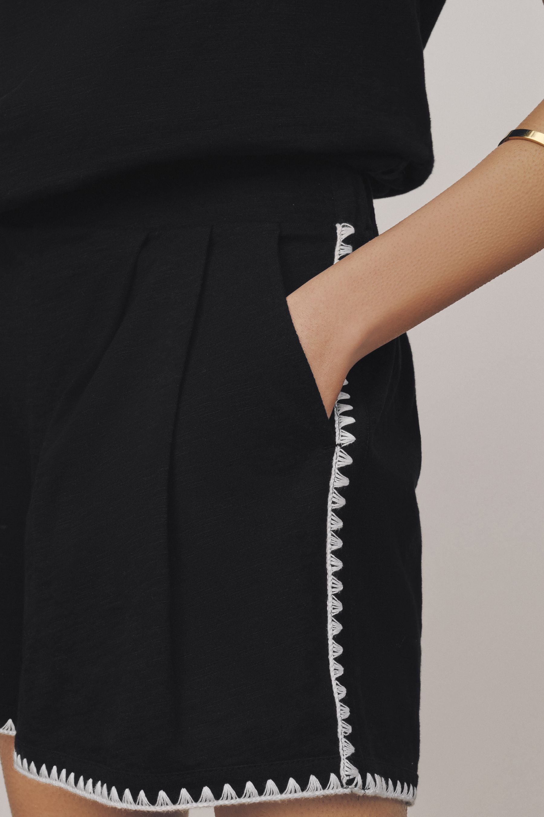 Next Sweatshorts Jersey-Shorts mit Überwendlingsstich, Petite (1-tlg)