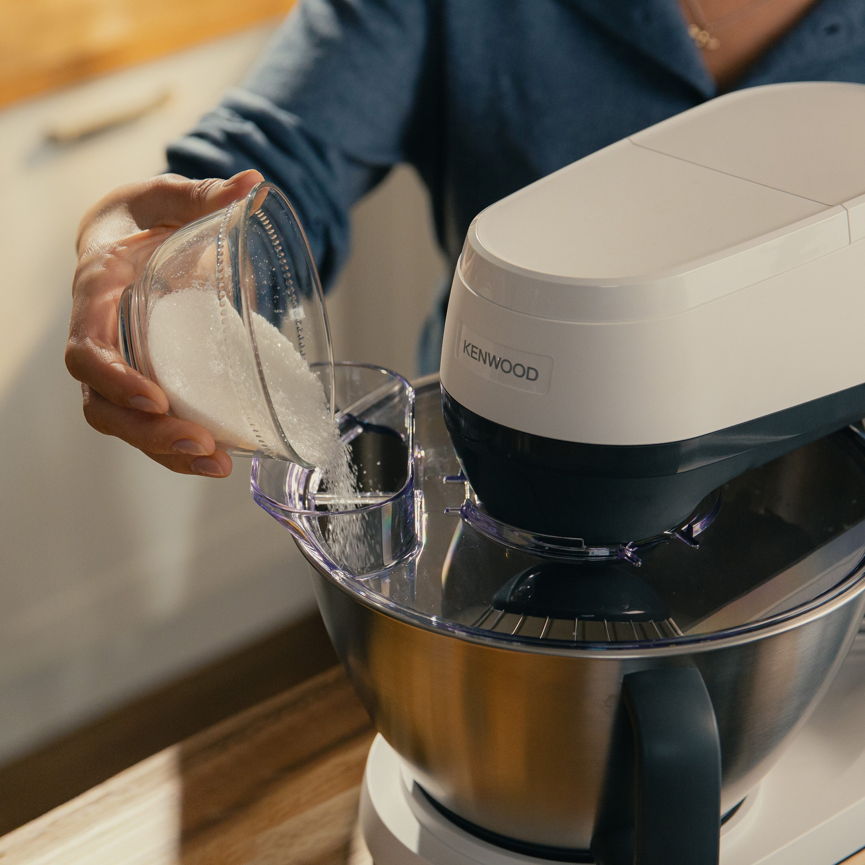 KENWOOD Küchenmaschine Küchenmaschine Multi Tasker KHC30.000WH inkl. 4,3L Schüssel, Spritzschutz & 3 Aufsätze, 1000 W, 4,3 l Schüssel, Aufbewahrung für 2 Aufsätze, Einhandschüssel & 44% leiser als KHC29