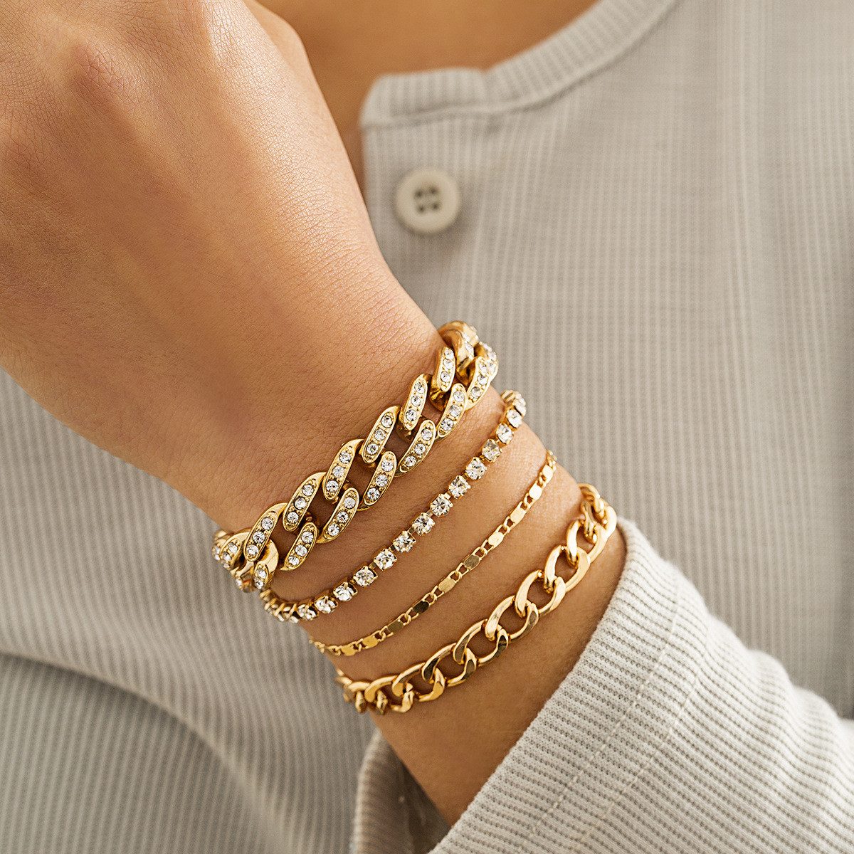 MOPUEA Armband Damen Schmuck Retro Vielseitiges Schlangenknochen (Set, 4-tlg., Mit seiner kreativen Gestaltung), Ausdruck von Mode & Persönlichkeit