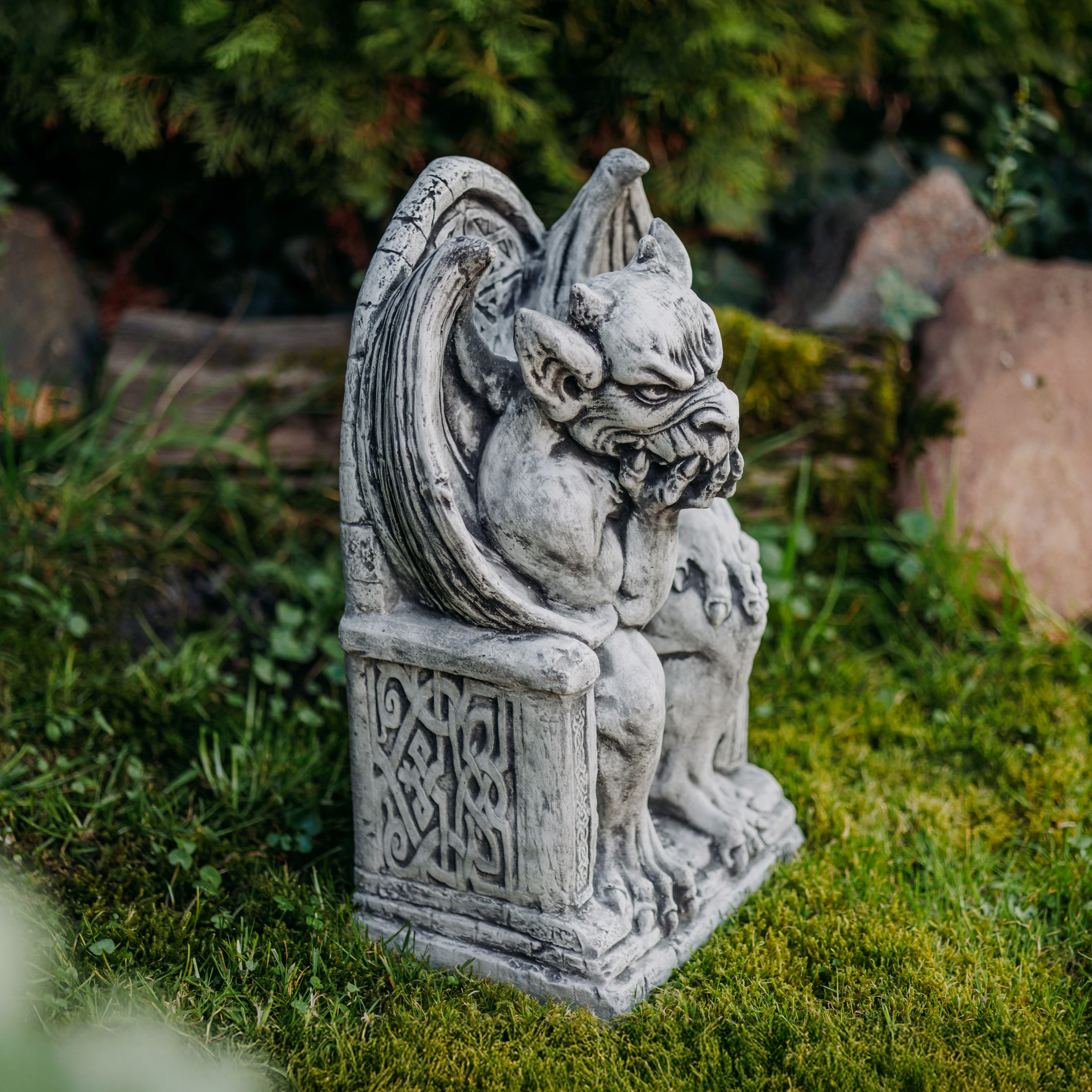 gartendekoparadies.de Gartenfigur Gargoyle Statue auf Thron, Steinfigur, H. 47 cm, 32 kg, Frostsicher