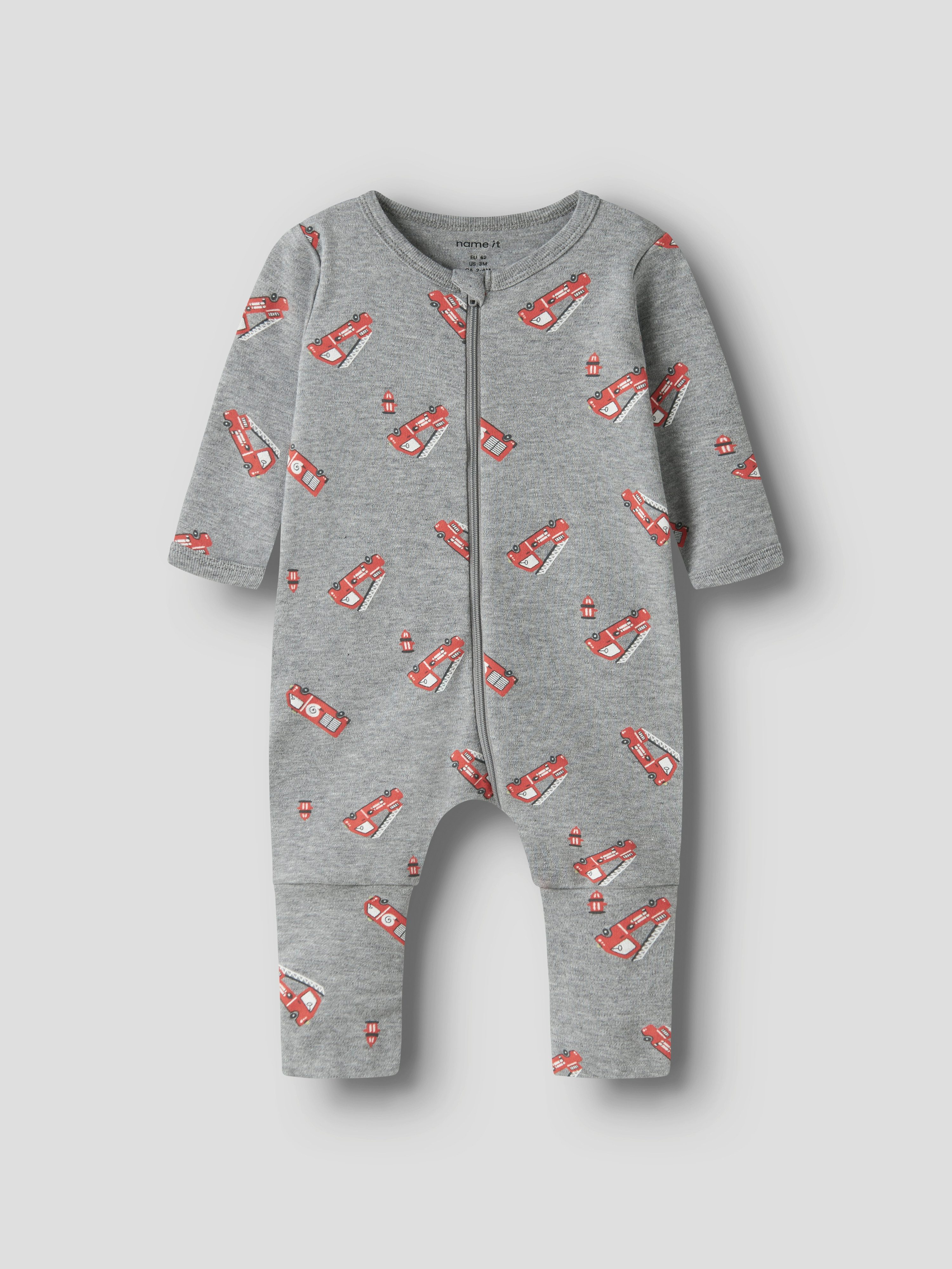Name It Schlafanzug NBMNIGHTSUIT 2P ZIP FF FIRETRUCK NOOS (Packung, 2 tlg) aus Baumwolle, bequeme Passform, mit Reißverschluss und Kinnschutz
