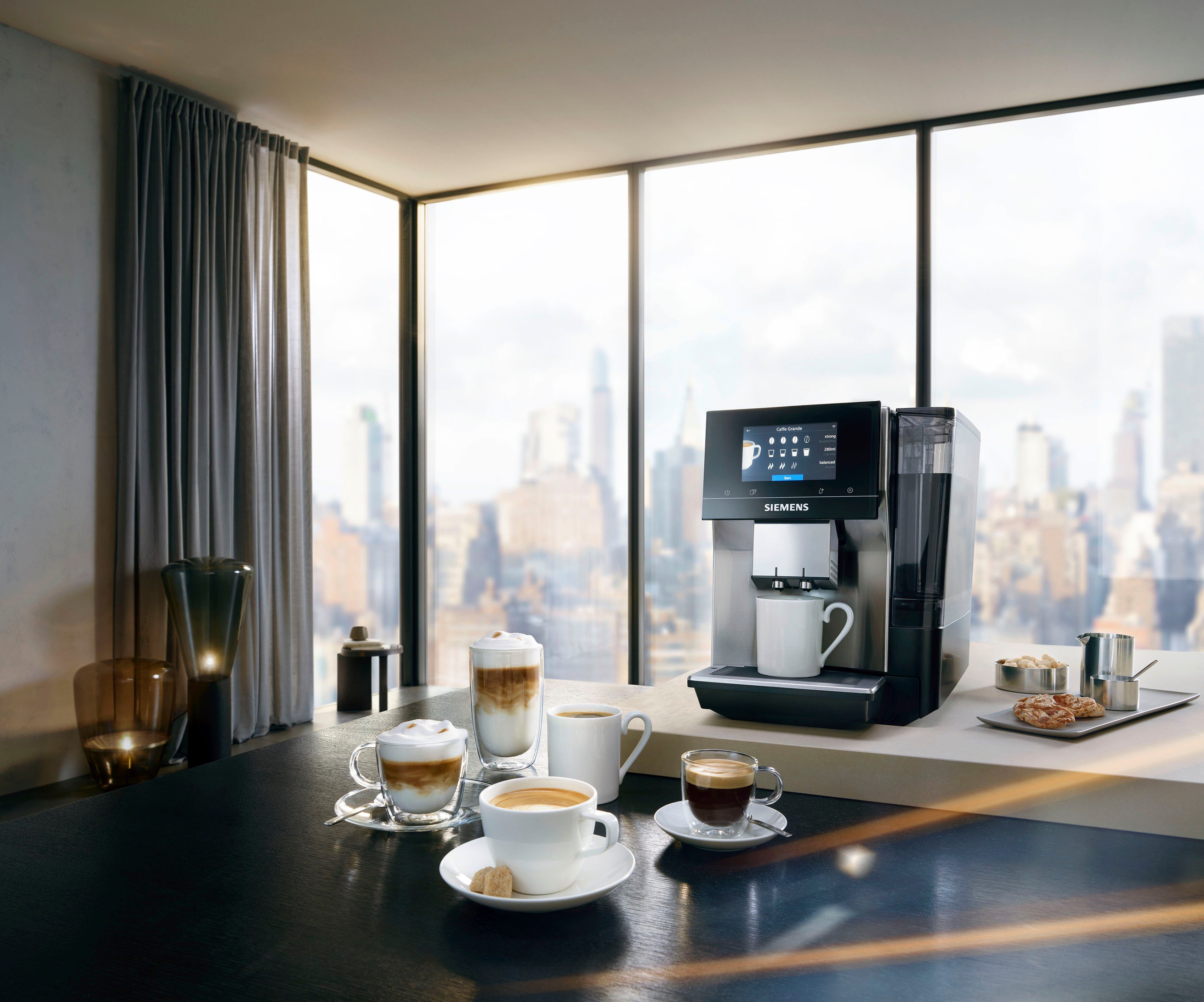 Kaffeevollautomat Full-Touch-Display, metallic EQ.700 Milchsystem-Reinigung bis 10 Profile silber speicherbar, Inox SIEMENS TP705D47,