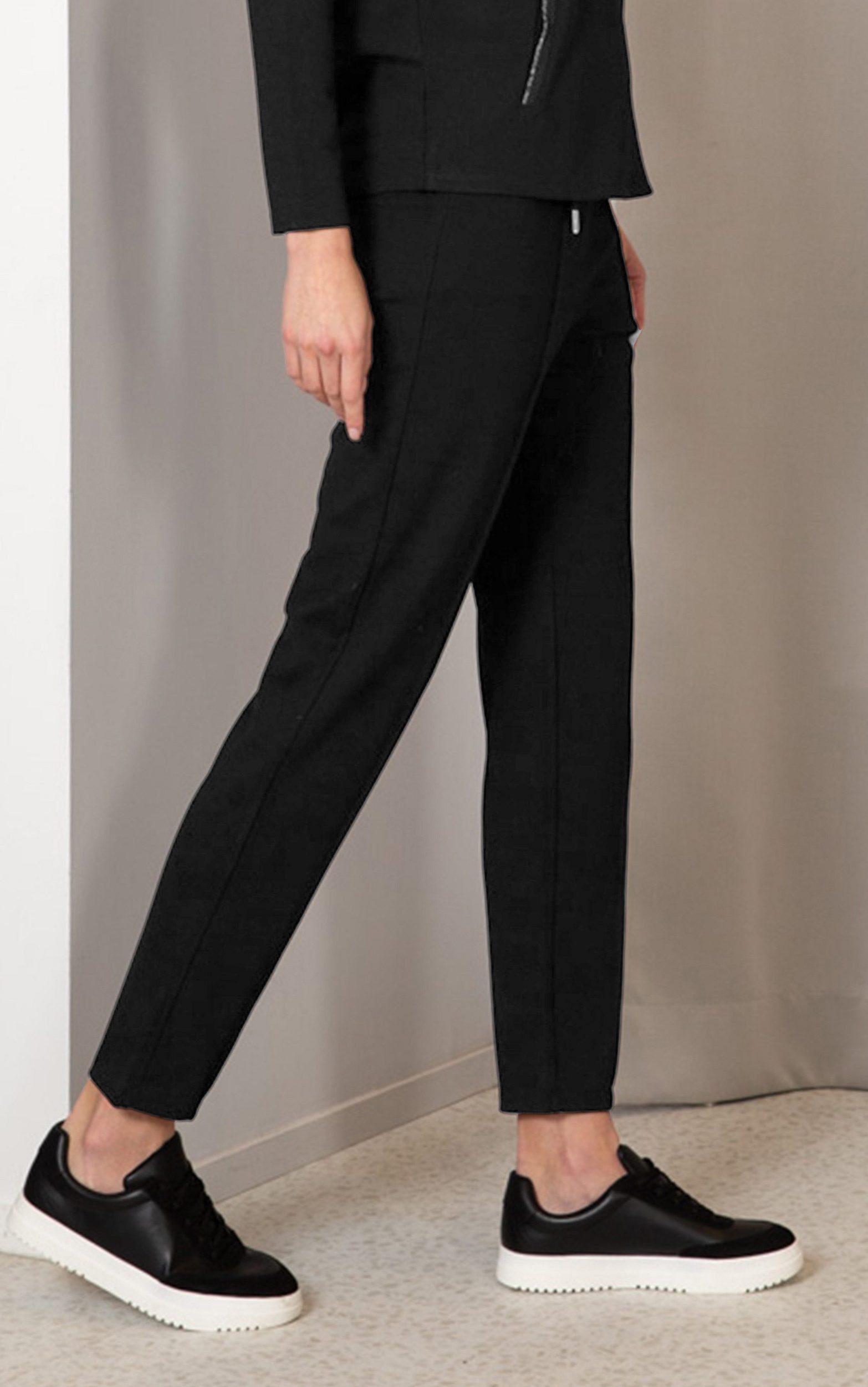 Passioni Sweatpants mit Streifendetails am Gummibund und Bindebändern Schwarz – Bild 4 von 5
