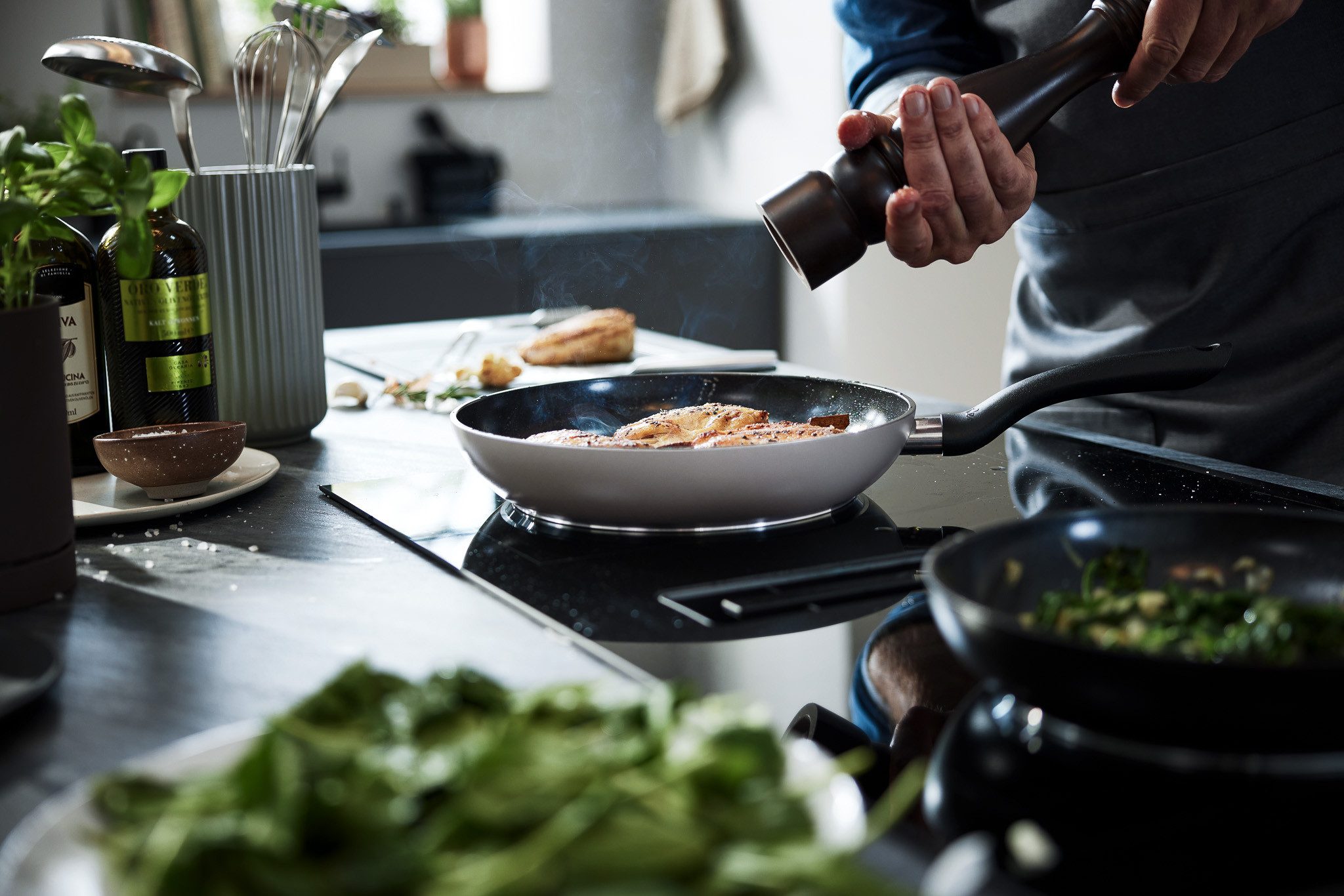 Fissler Pfannen-Set Essential, Aluminium (Set, 2-tlg., je 1x Keramikpfanne 24 + 28 cm), leicht zu reinigen, Made in Germany