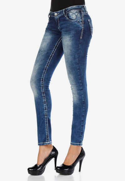 Cipo & Baxx Slim-fit-Jeans mit coolen Nahtdesigns in Straight Fit