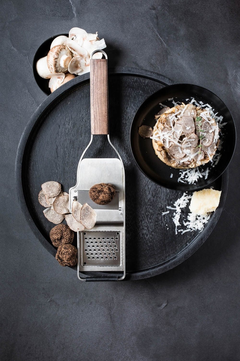 Microplane Küchenreibe Trüffel-Hobelreibe MASTER, L 30 cm, Braun, Edelstahl, Gummi, Walnussholz, mit Hobel- und Reibefläche