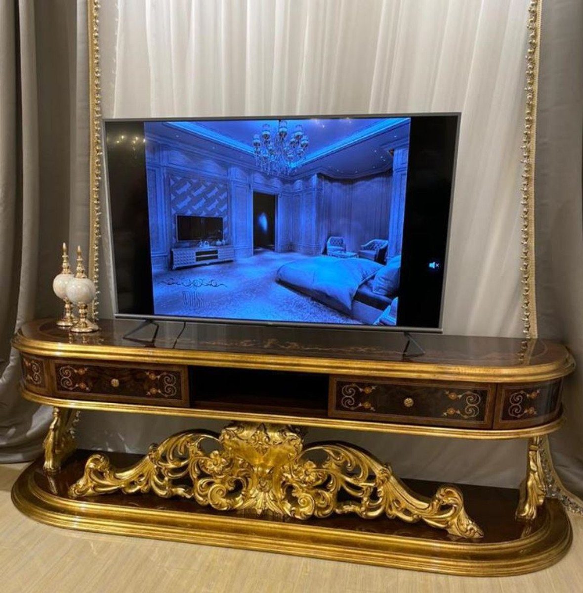 Casa Padrino TV-Schrank Luxus Barock TV Schrank Braun / Antik Gold 220 x 50 x H. 70 cm - Prunkvoller Massivholz Fernsehschrank - Barock Wohnzimmer Möbel
