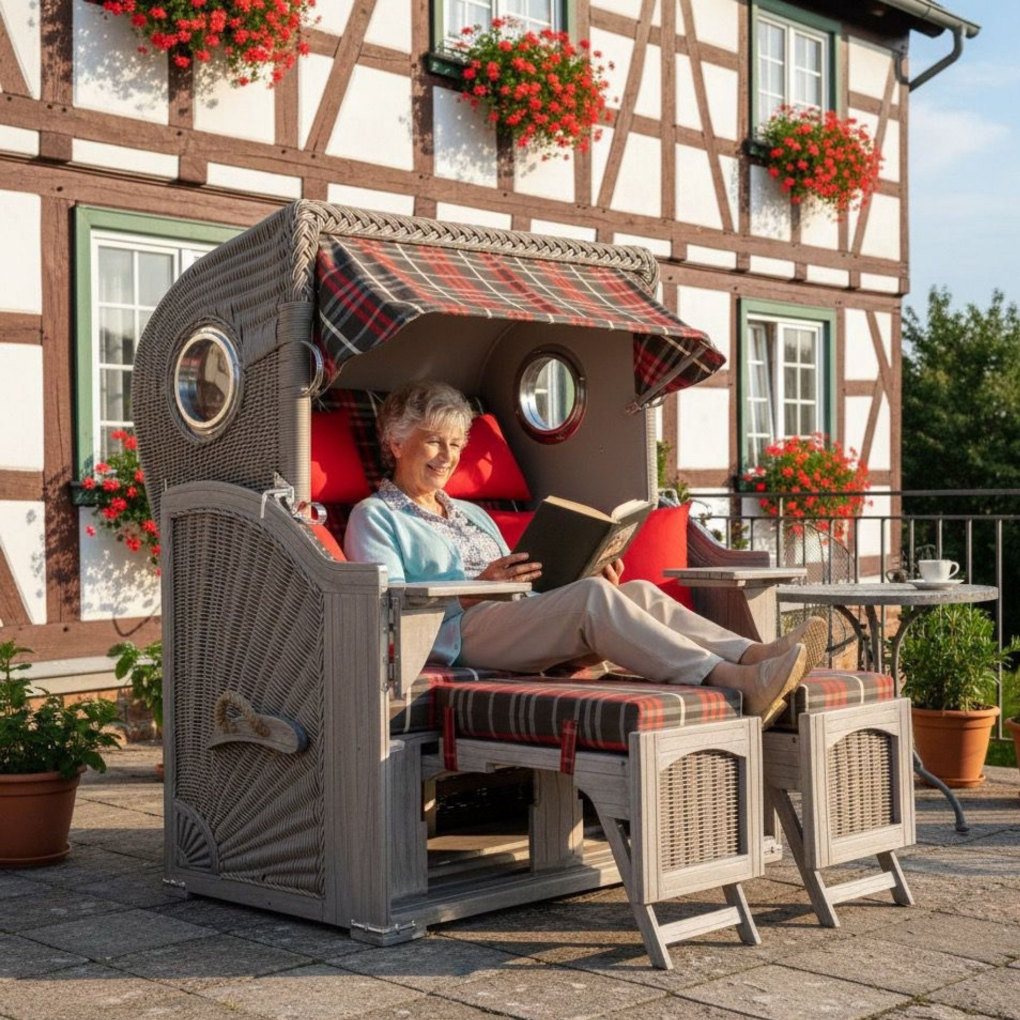 MR.DEKO Strandkorb 2-Sitzer Düne Koboo Graues Holz, Volllieger mit Bullauge, BxTxH: 125x80x170 cm, Volllieger, Düne, (Fertig montierter Strandkorb für Garten, Terrasse & Balkon), Wetterfester Volllieger mit Edelstahlbeschlägen & waschbaren Polstern