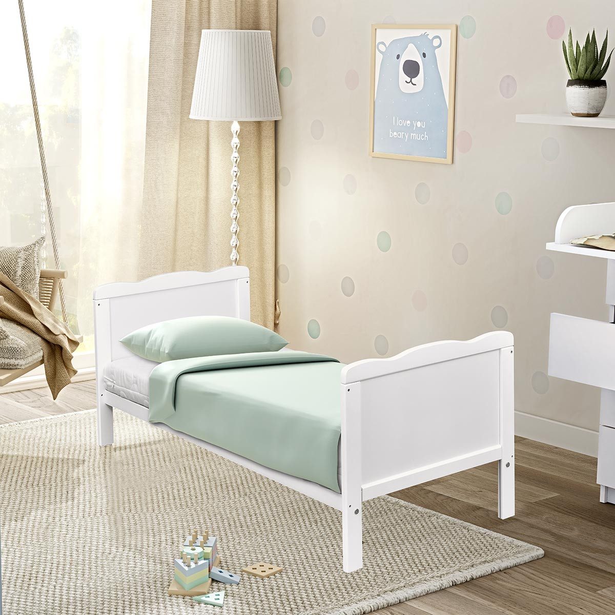 Baby-Delux Babybett Max, Kinderbett 60x120 cm weiß höhenverstellbar mit Beißschienen Matratze