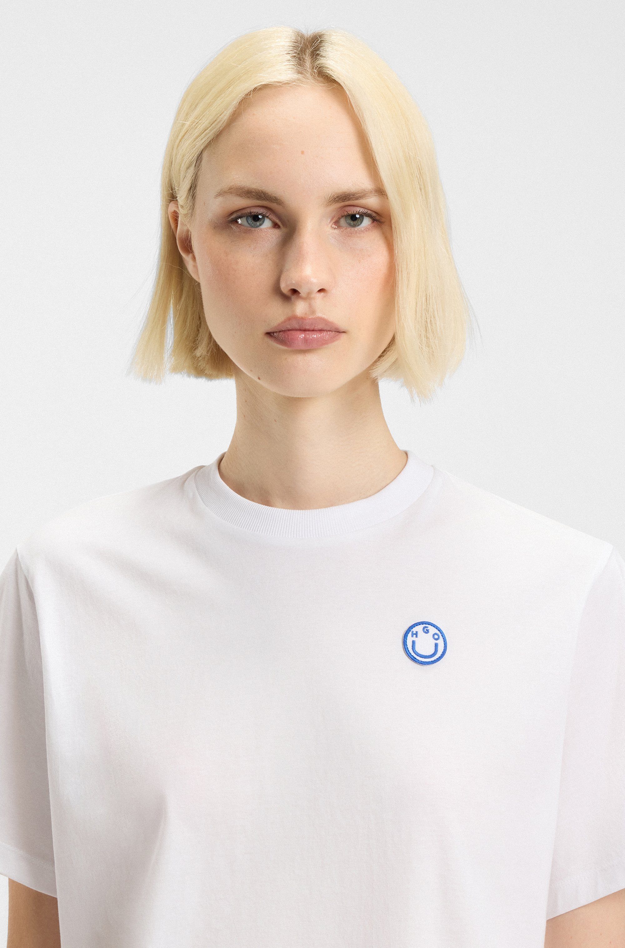 HUGO Blue T-Shirt Vintage Tee mit Logo-Badge günstig online kaufen