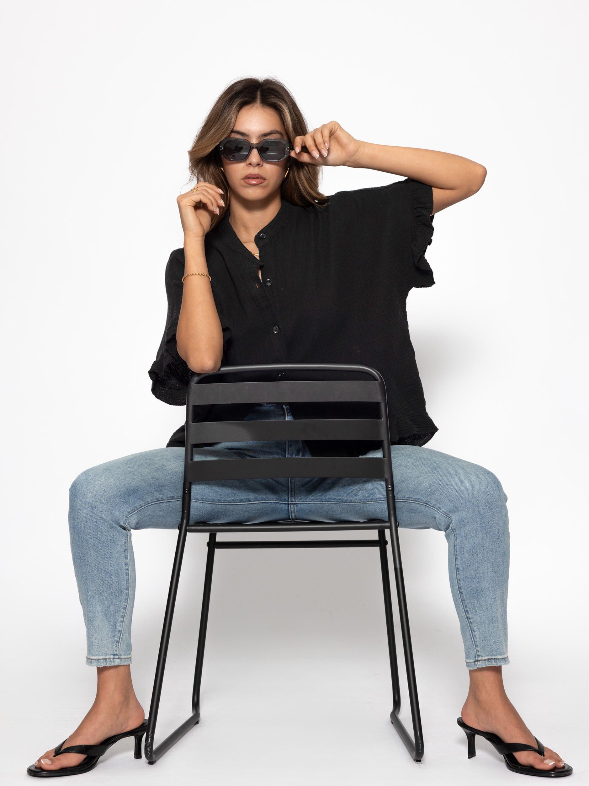 SASSYCLASSY Kurzarmbluse Oversize Musselin Hemdbluse Damen mit Rüschensaum Kurzärmelige Musselinbluse aus Baumwolle mit V-Ausschnitt
