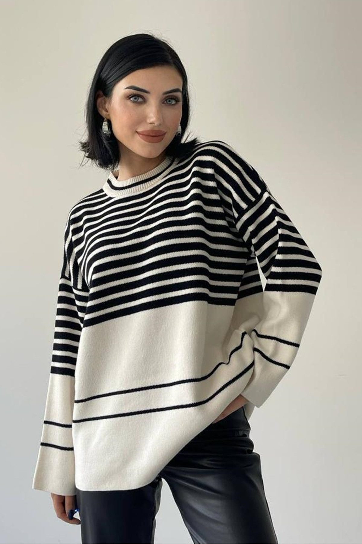 Sweater Gestreifter Oversize-Strickpullover mit Rundhalsausschnitt