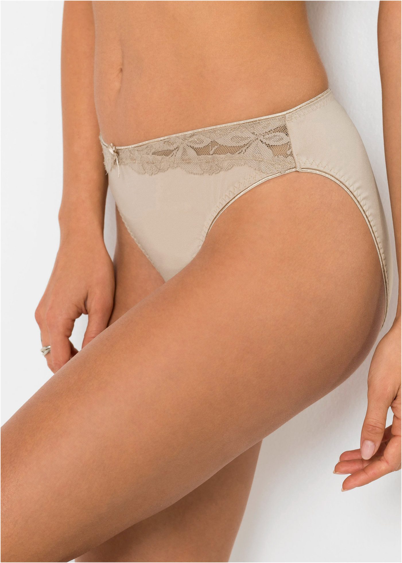 bonprix Slip (Packung, 3-St) mit zweifarbigem Stickereieinsatz, mit zarter Spitze, 3er Pack
