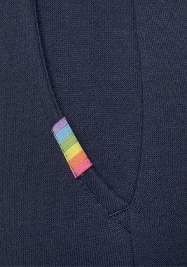 LASCANA Relaxshorts Pride mit Regenbogen-Label